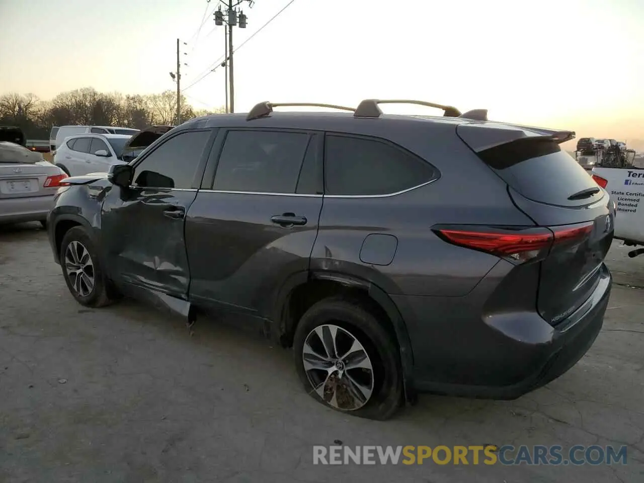 2 fotografías del automóvil dañado 5TDGZRAH4NS543448 TOYOTA HIGHLANDER 2022