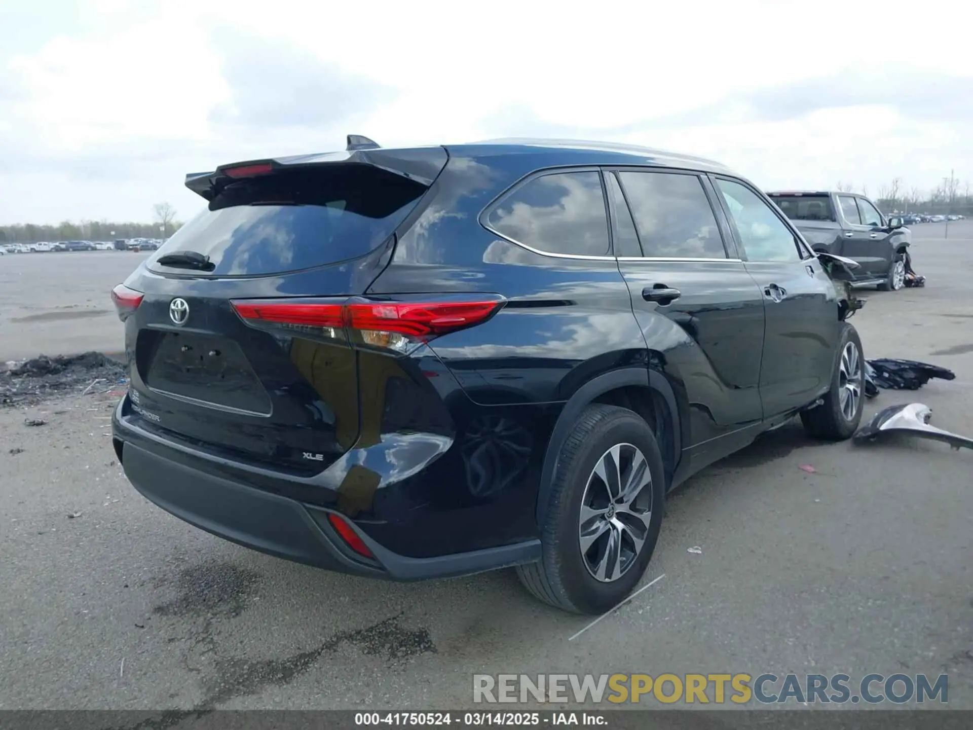 4 fotografías del automóvil dañado 5TDGZRAH5NS127697 TOYOTA HIGHLANDER 2022