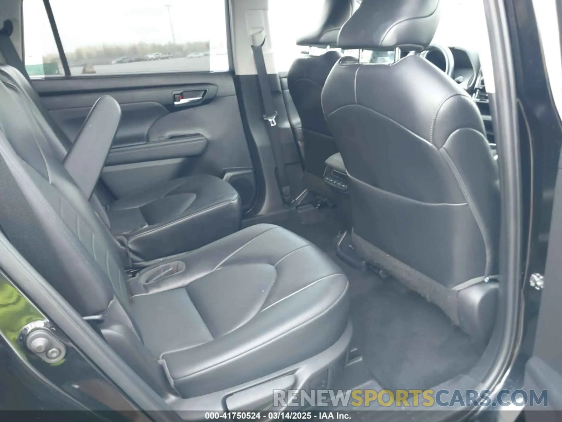 8 fotografías del automóvil dañado 5TDGZRAH5NS127697 TOYOTA HIGHLANDER 2022