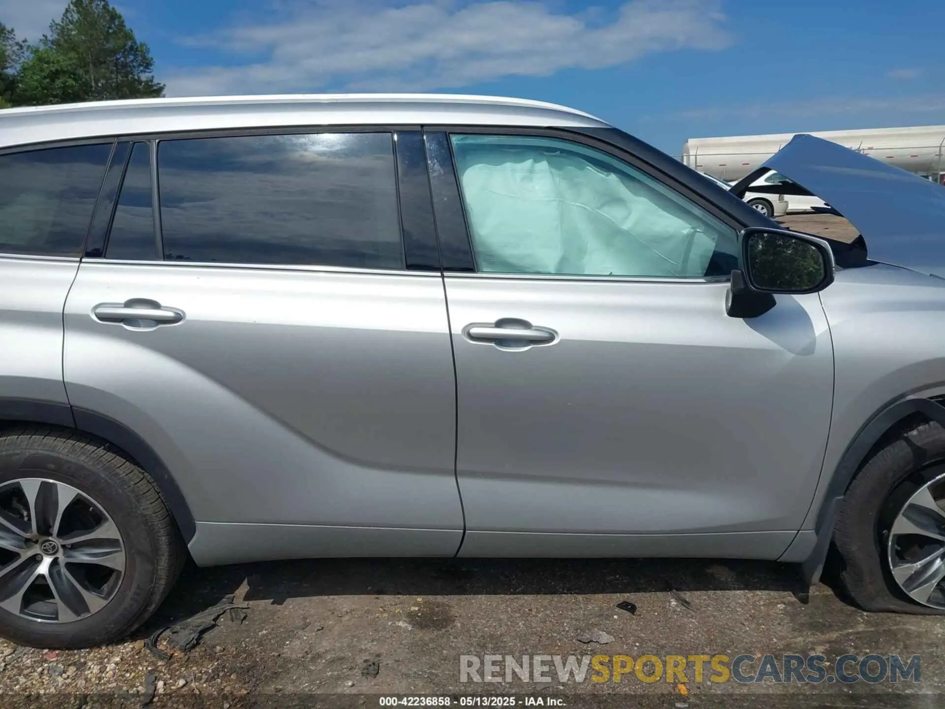 14 fotografías del automóvil dañado 5TDGZRAH6NS092054 TOYOTA HIGHLANDER 2022