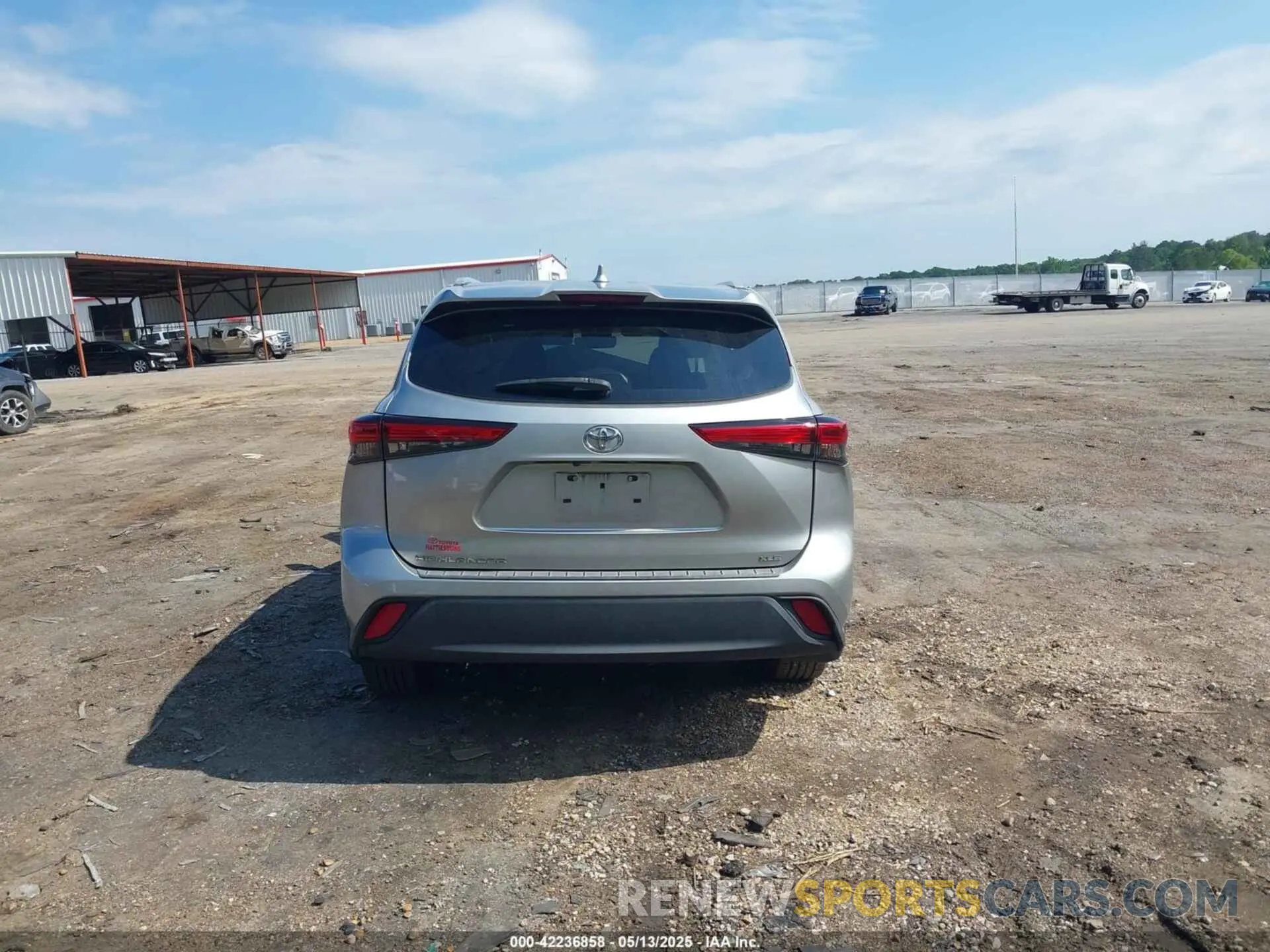 17 fotografías del automóvil dañado 5TDGZRAH6NS092054 TOYOTA HIGHLANDER 2022