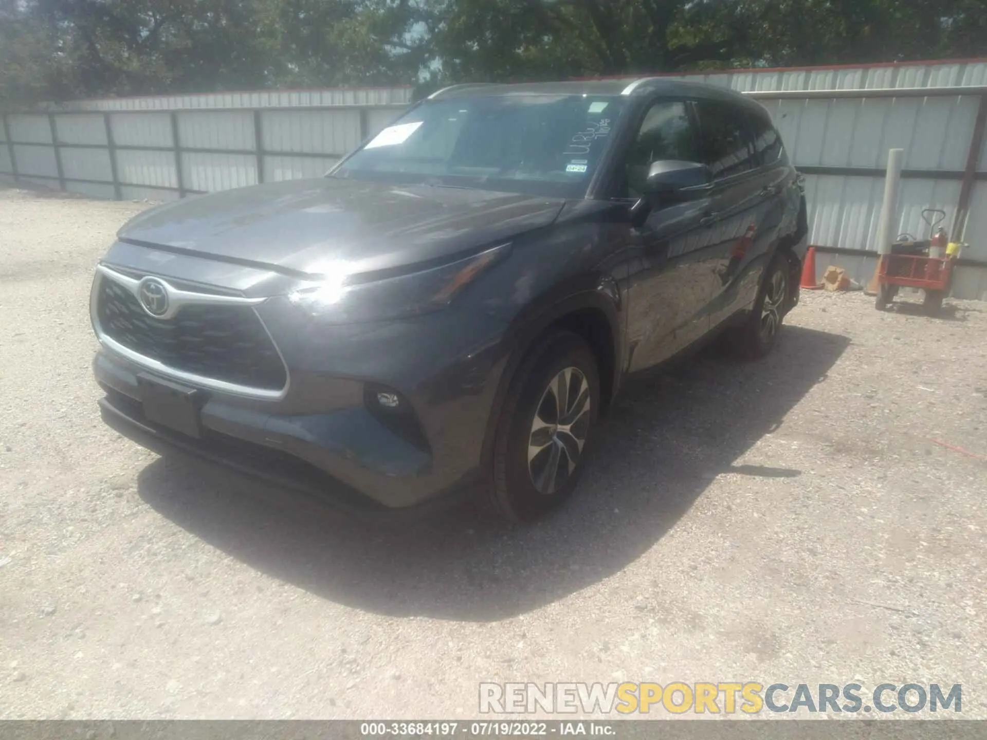 2 fotografías del automóvil dañado 5TDGZRAH6NS551096 TOYOTA HIGHLANDER 2022
