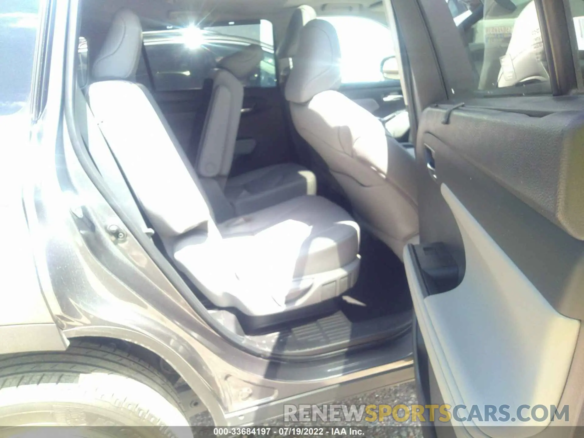 8 fotografías del automóvil dañado 5TDGZRAH6NS551096 TOYOTA HIGHLANDER 2022