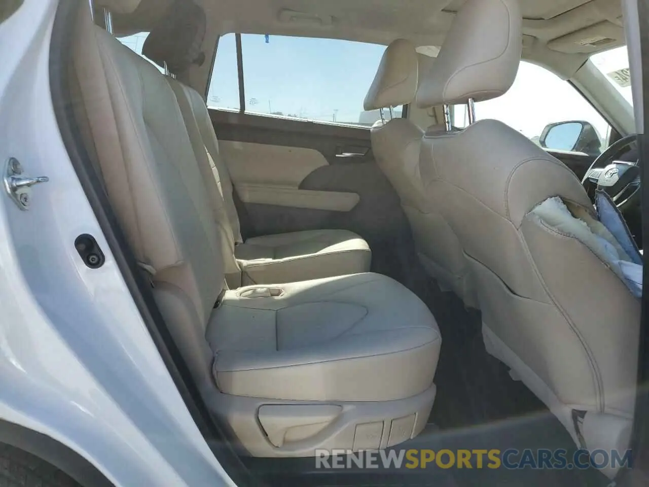 11 fotografías del automóvil dañado 5TDGZRAH8NS539502 TOYOTA HIGHLANDER 2022
