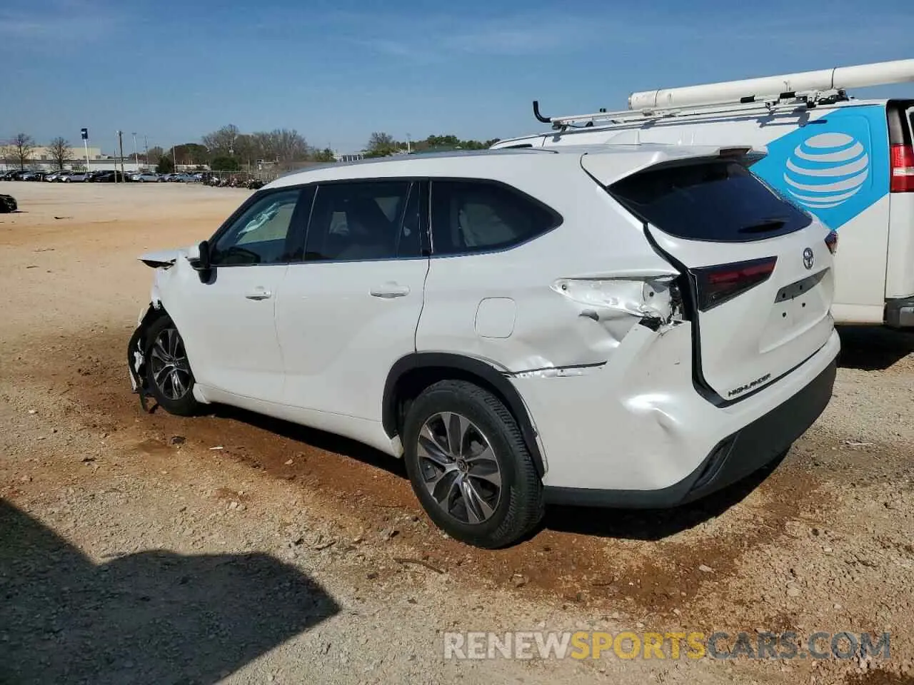2 fotografías del automóvil dañado 5TDGZRAH9NS092131 TOYOTA HIGHLANDER 2022