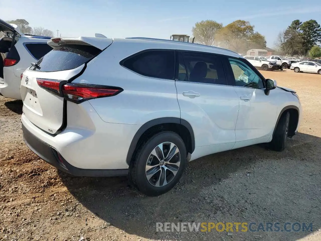 3 fotografías del automóvil dañado 5TDGZRAH9NS092131 TOYOTA HIGHLANDER 2022