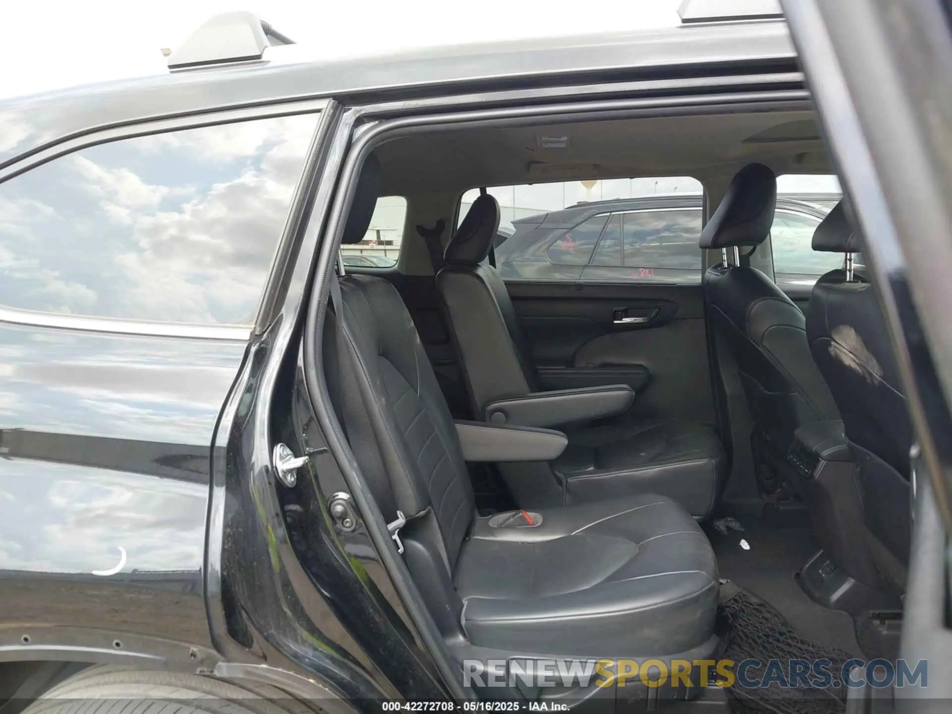 8 fotografías del automóvil dañado 5TDGZRAH9NS135673 TOYOTA HIGHLANDER 2022