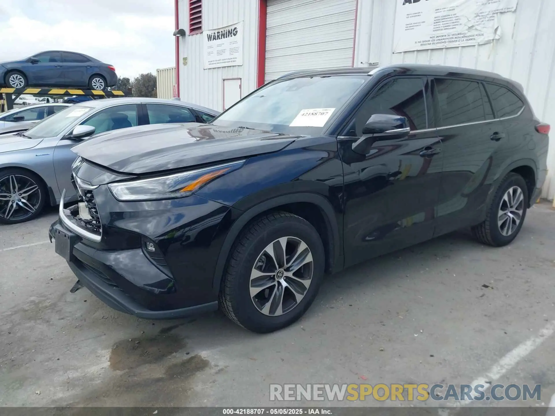 2 fotografías del automóvil dañado 5TDGZRAH9NS544837 TOYOTA HIGHLANDER 2022
