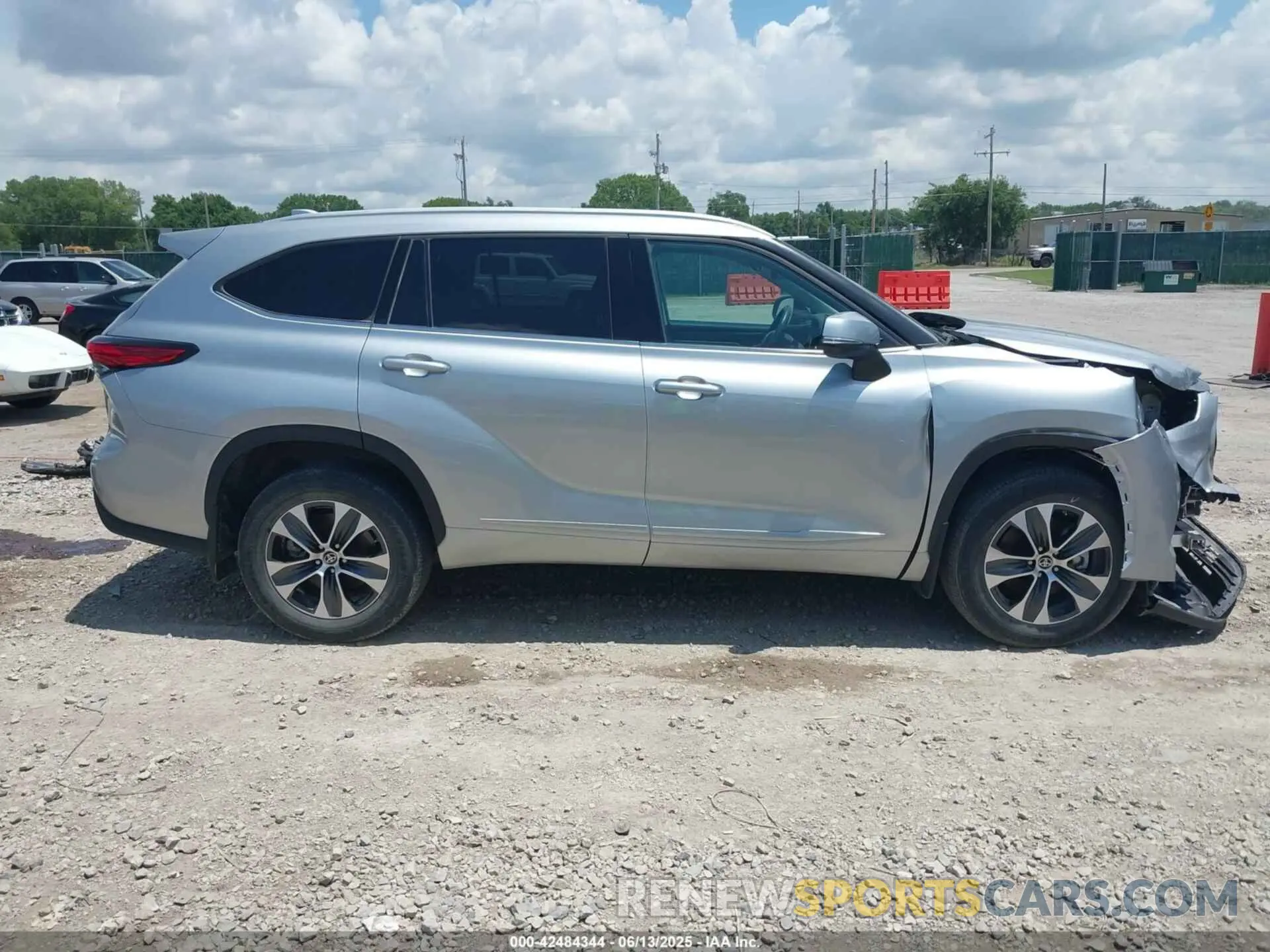 14 fotografías del automóvil dañado 5TDGZRBH0NS251567 TOYOTA HIGHLANDER 2022