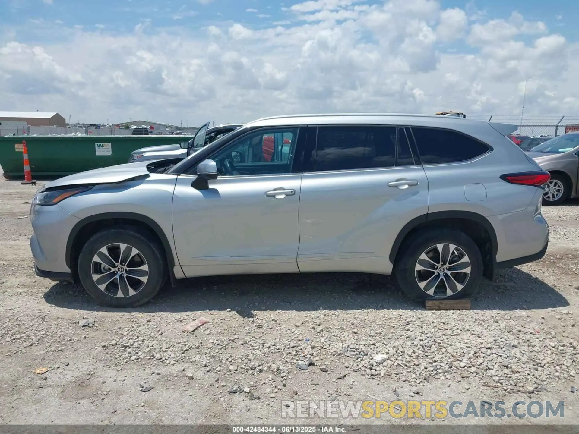 15 fotografías del automóvil dañado 5TDGZRBH0NS251567 TOYOTA HIGHLANDER 2022