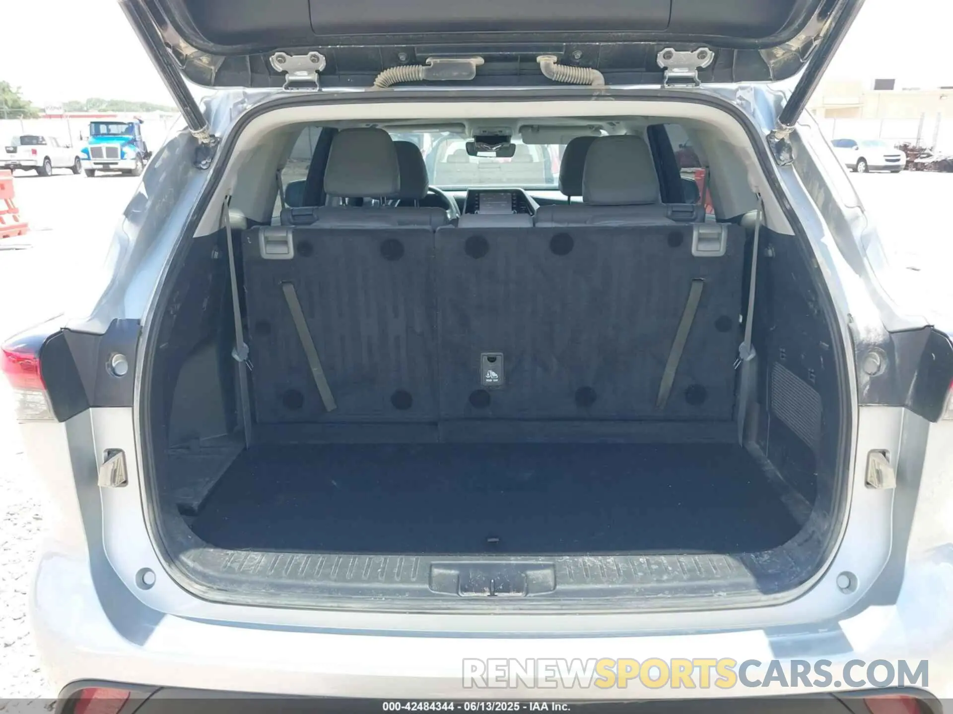 17 fotografías del automóvil dañado 5TDGZRBH0NS251567 TOYOTA HIGHLANDER 2022