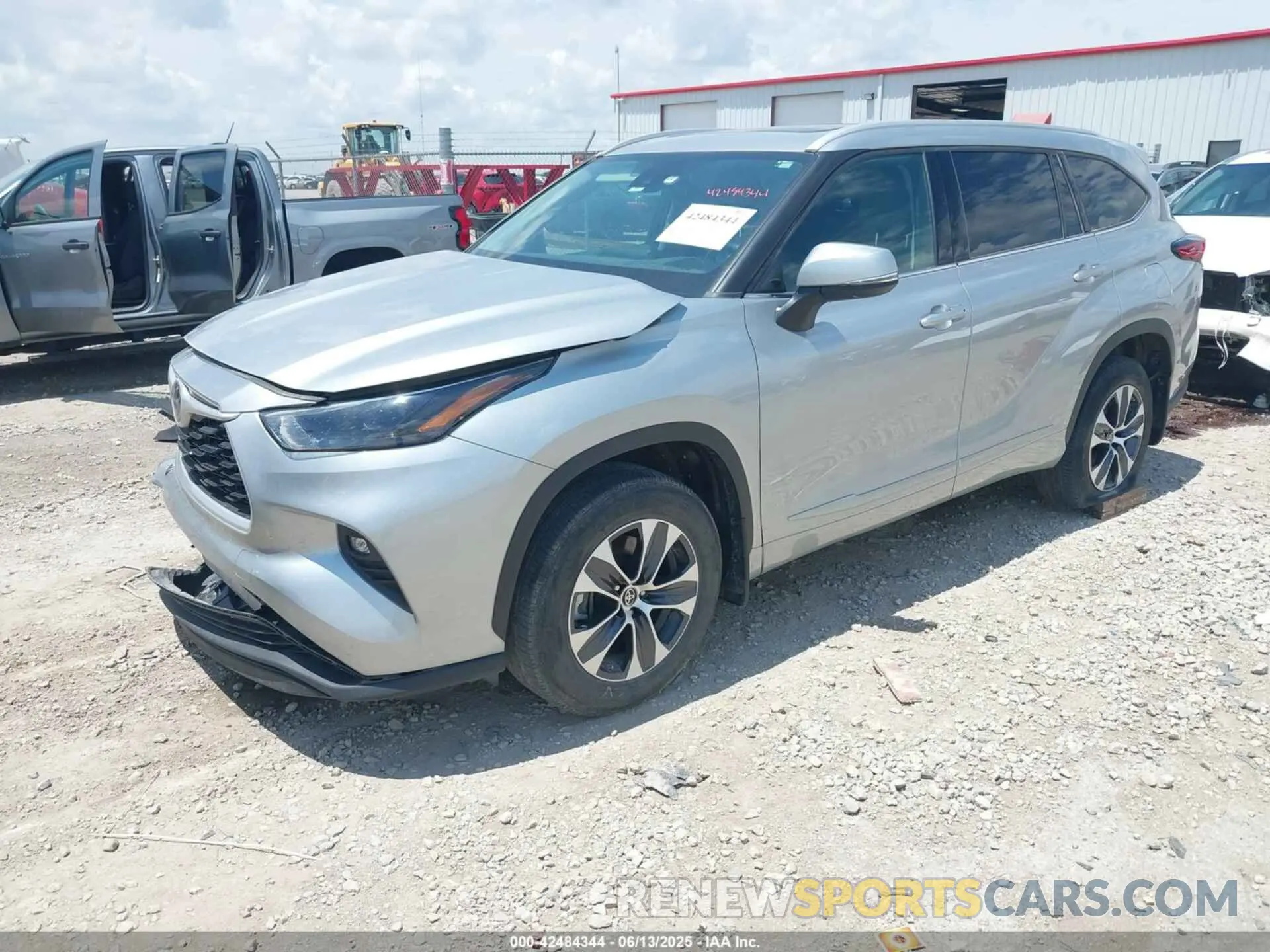 2 fotografías del automóvil dañado 5TDGZRBH0NS251567 TOYOTA HIGHLANDER 2022