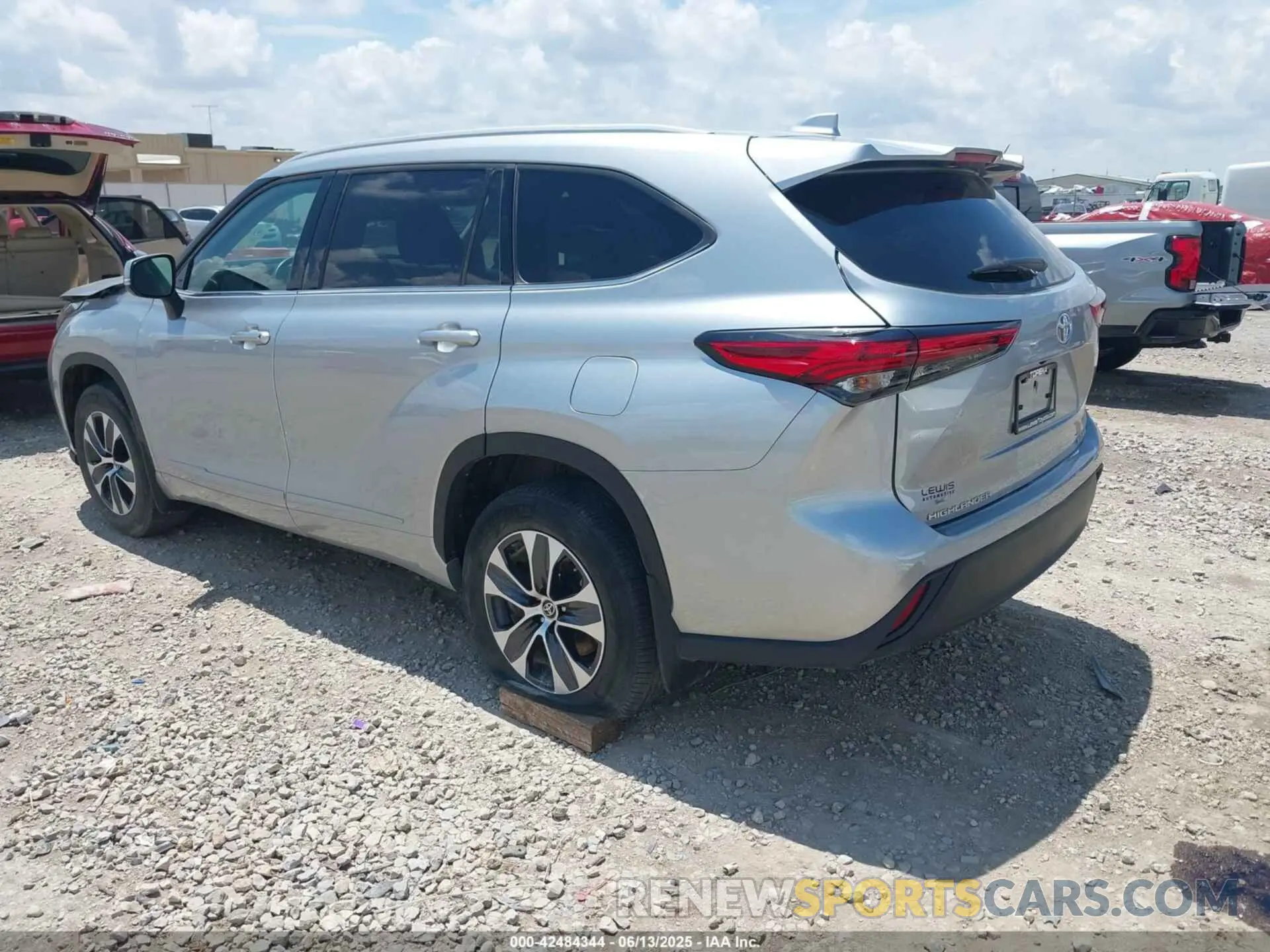 3 fotografías del automóvil dañado 5TDGZRBH0NS251567 TOYOTA HIGHLANDER 2022