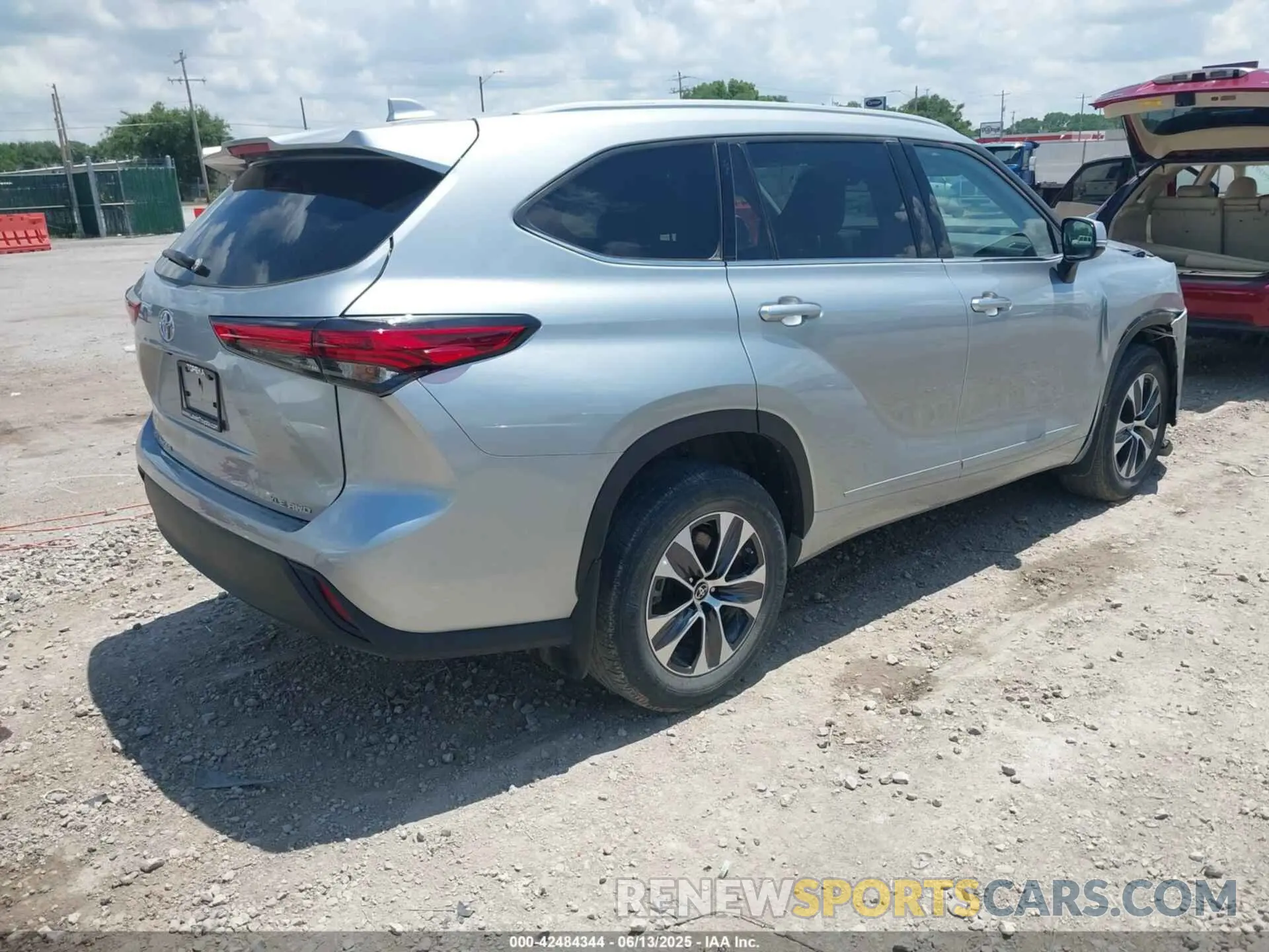4 fotografías del automóvil dañado 5TDGZRBH0NS251567 TOYOTA HIGHLANDER 2022