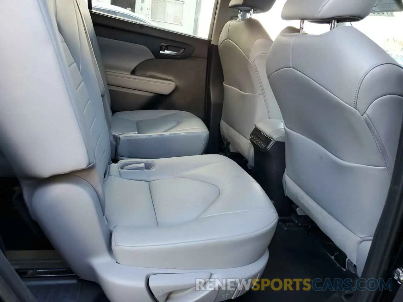 11 fotografías del automóvil dañado 5TDGZRBH0NS560293 TOYOTA HIGHLANDER 2022