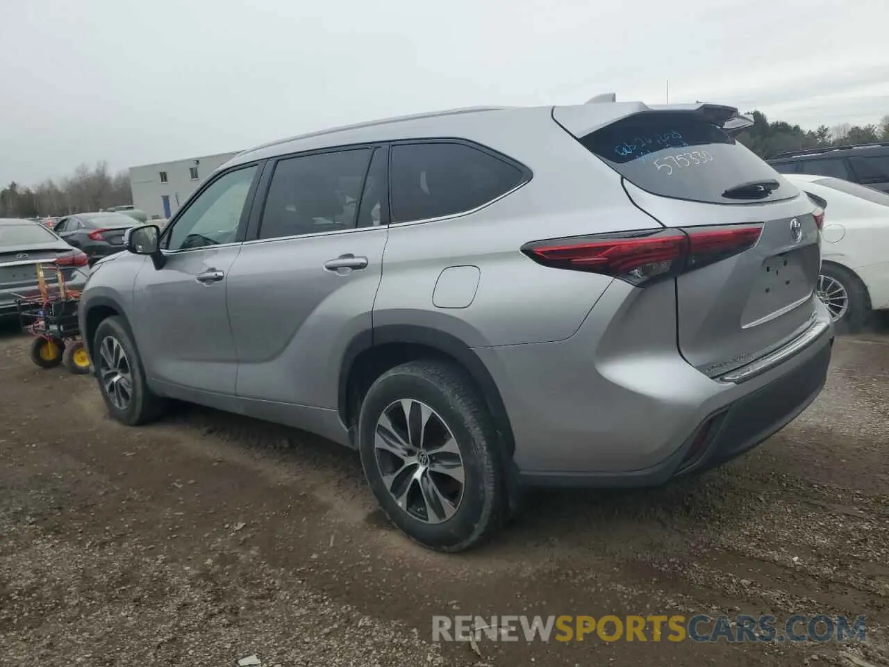 2 fotografías del automóvil dañado 5TDGZRBH0NS575330 TOYOTA HIGHLANDER 2022