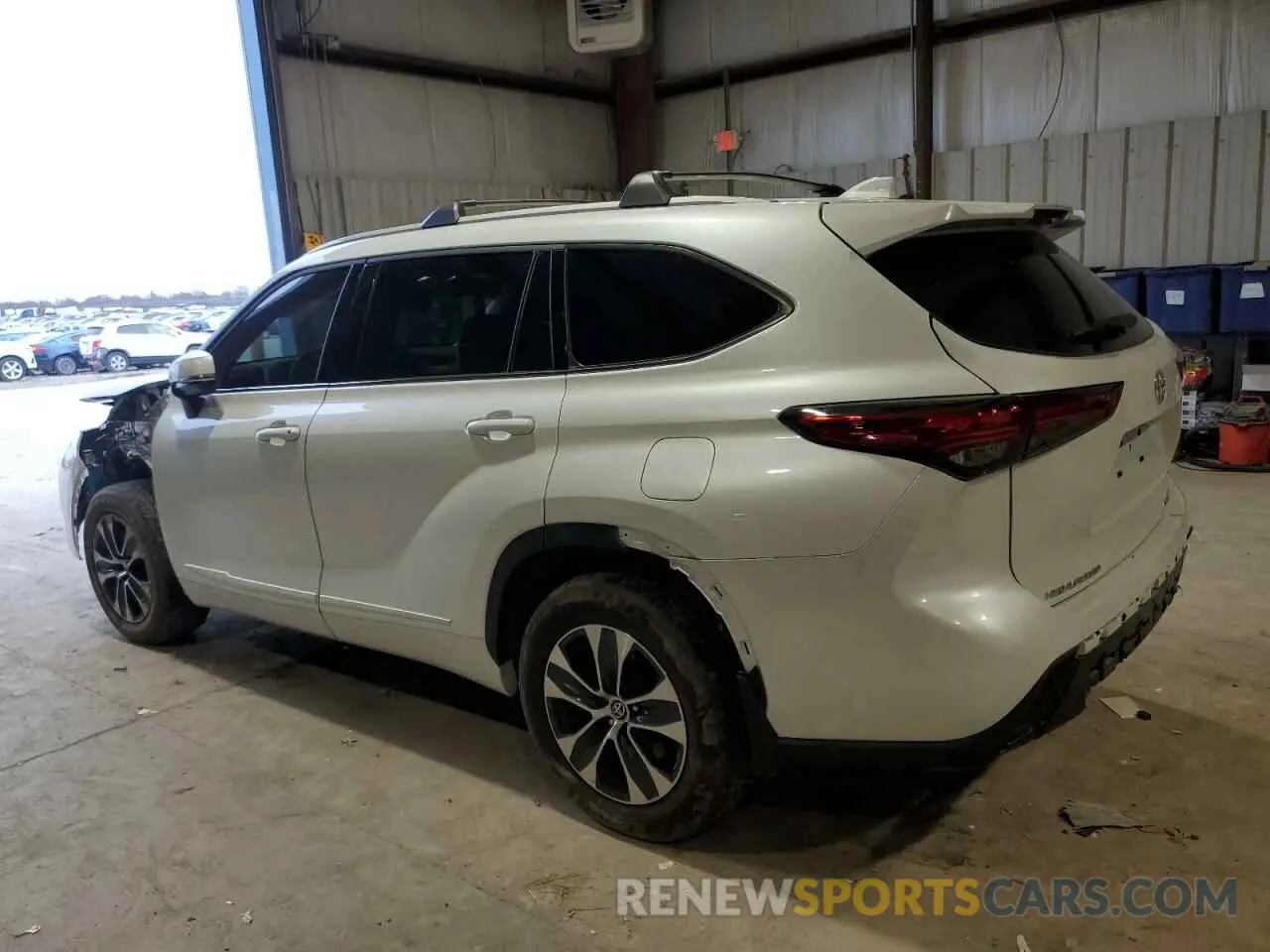 2 fotografías del automóvil dañado 5TDGZRBH0NS587929 TOYOTA HIGHLANDER 2022