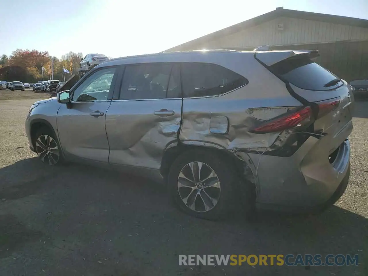 2 fotografías del automóvil dañado 5TDGZRBH2NS177116 TOYOTA HIGHLANDER 2022