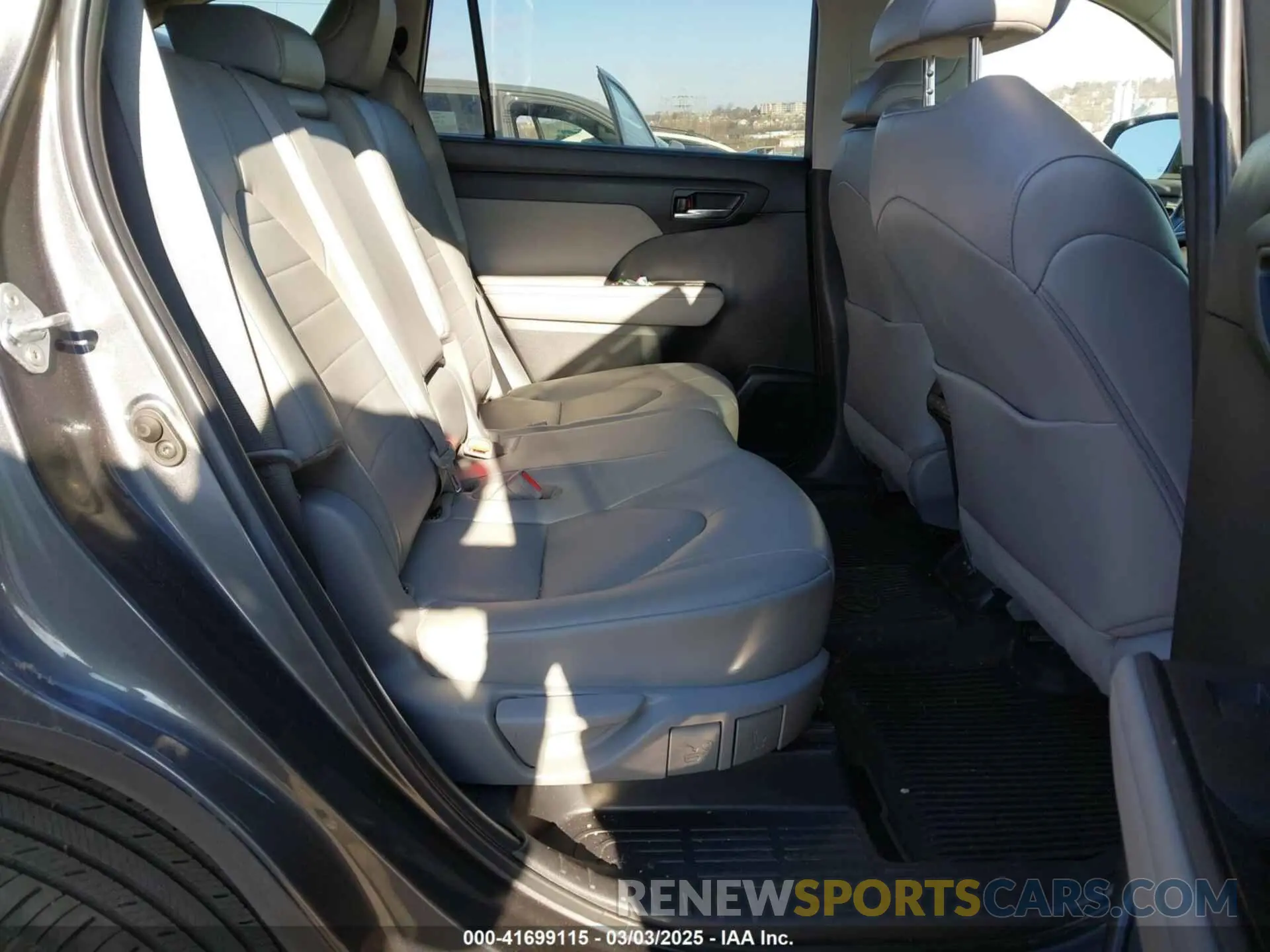 8 fotografías del automóvil dañado 5TDGZRBH2NS200121 TOYOTA HIGHLANDER 2022