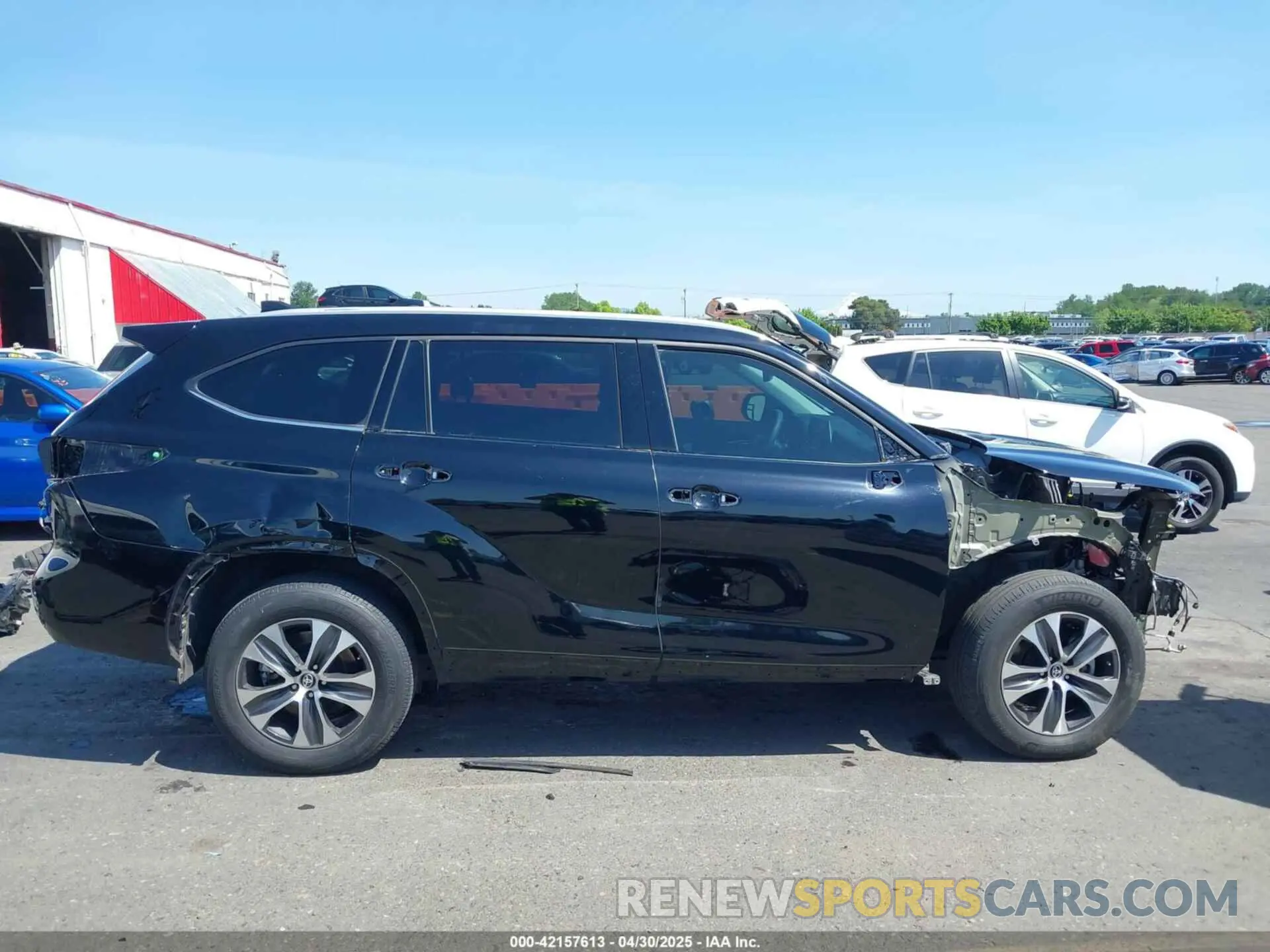 14 fotografías del automóvil dañado 5TDGZRBH2NS231580 TOYOTA HIGHLANDER 2022