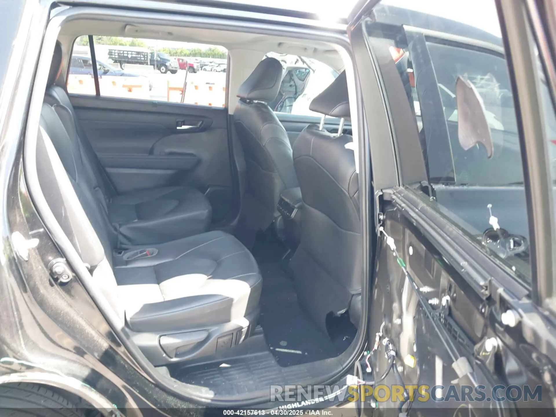 8 fotografías del automóvil dañado 5TDGZRBH2NS231580 TOYOTA HIGHLANDER 2022