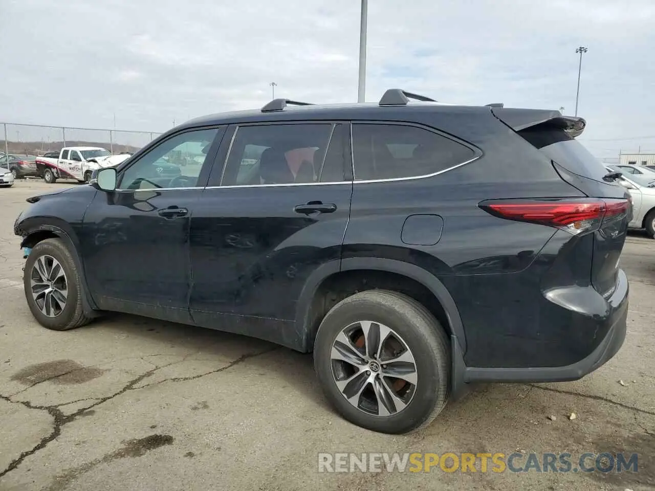 2 fotografías del automóvil dañado 5TDGZRBH2NS575653 TOYOTA HIGHLANDER 2022