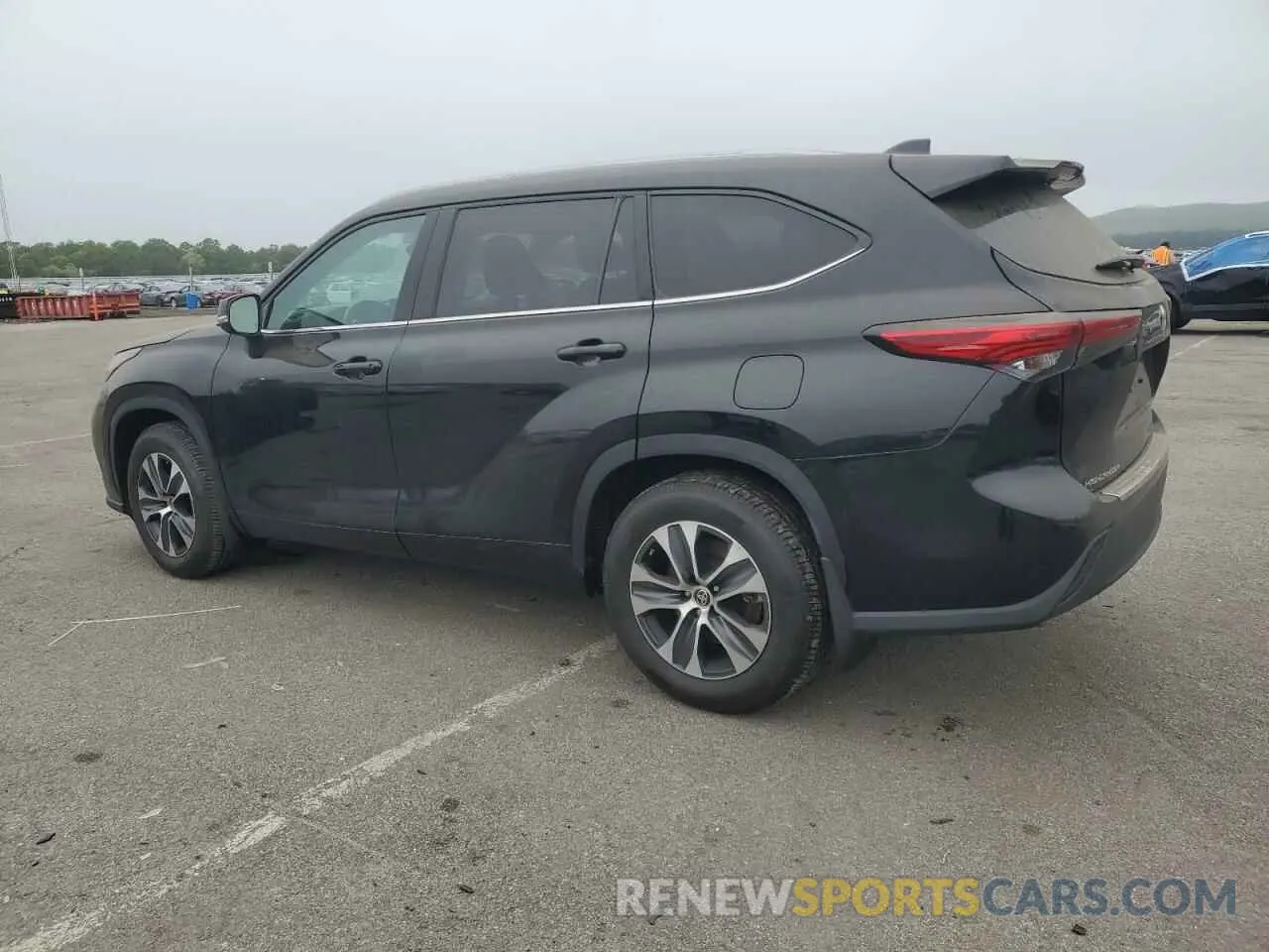 2 fotografías del automóvil dañado 5TDGZRBH4NS581356 TOYOTA HIGHLANDER 2022