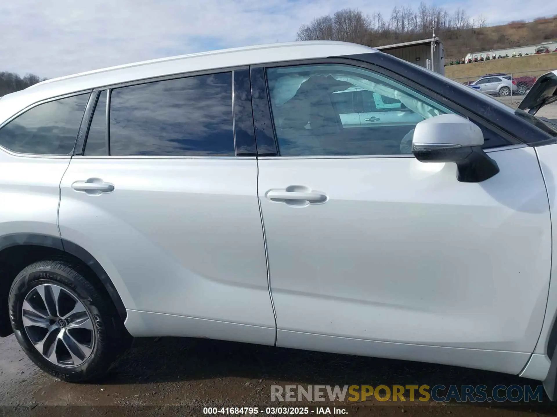 13 fotografías del automóvil dañado 5TDGZRBH4NS593197 TOYOTA HIGHLANDER 2022