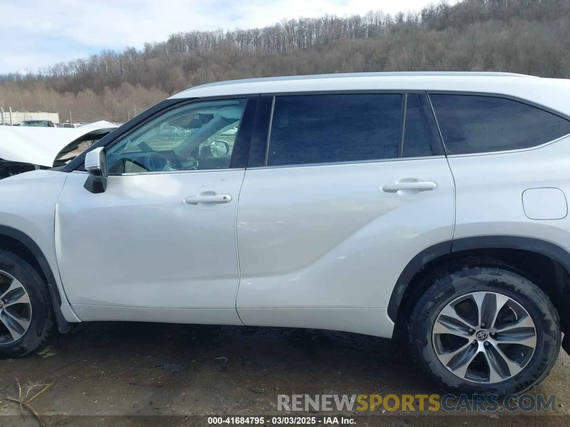 14 fotografías del automóvil dañado 5TDGZRBH4NS593197 TOYOTA HIGHLANDER 2022
