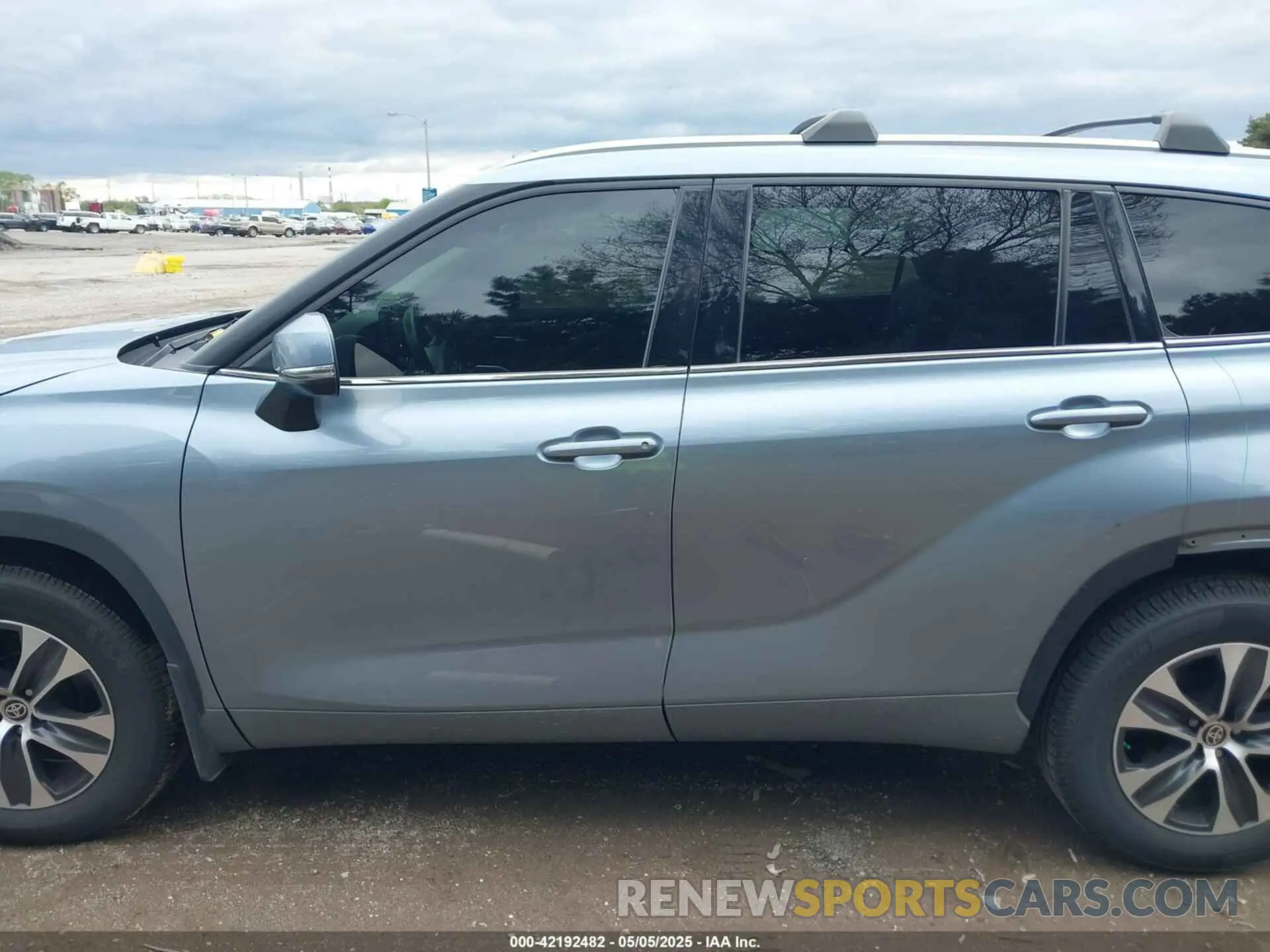 15 fotografías del automóvil dañado 5TDGZRBH5NS235297 TOYOTA HIGHLANDER 2022