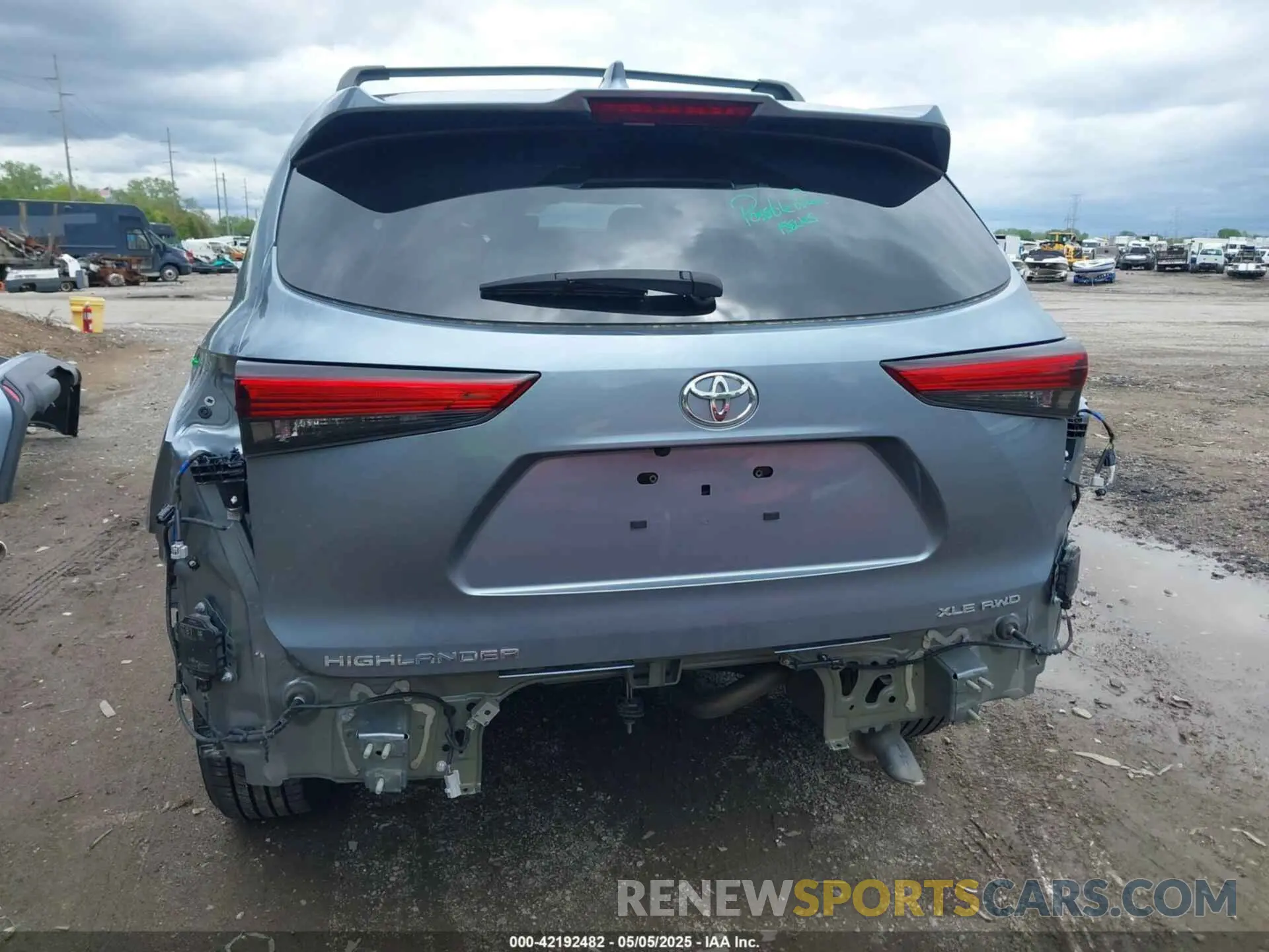 17 fotografías del automóvil dañado 5TDGZRBH5NS235297 TOYOTA HIGHLANDER 2022