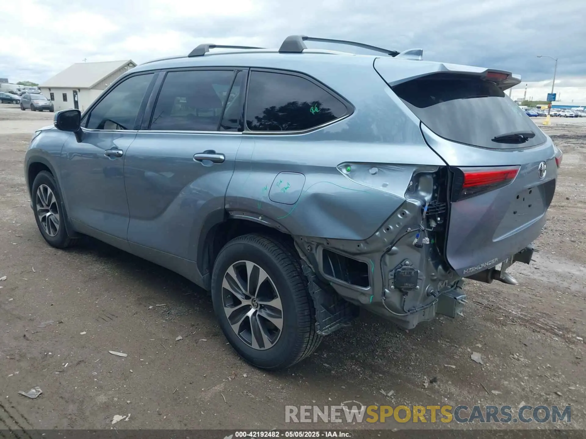 3 fotografías del automóvil dañado 5TDGZRBH5NS235297 TOYOTA HIGHLANDER 2022