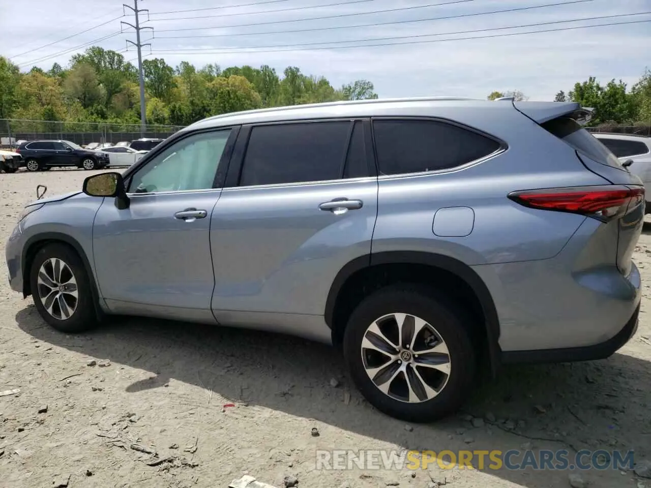 2 fotografías del automóvil dañado 5TDGZRBH5NS245733 TOYOTA HIGHLANDER 2022