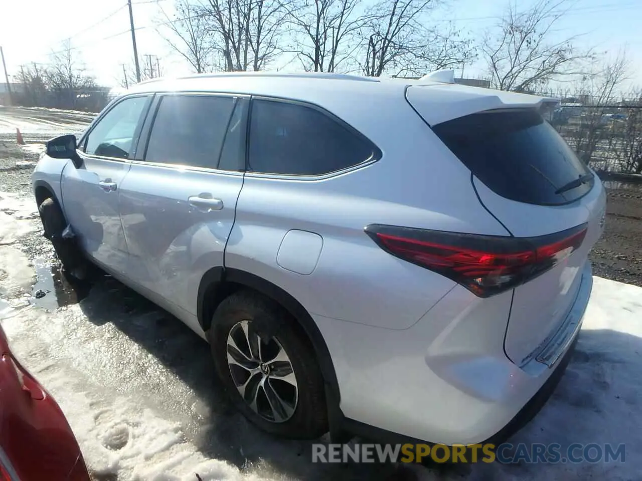 2 fotografías del automóvil dañado 5TDGZRBH7NS560338 TOYOTA HIGHLANDER 2022