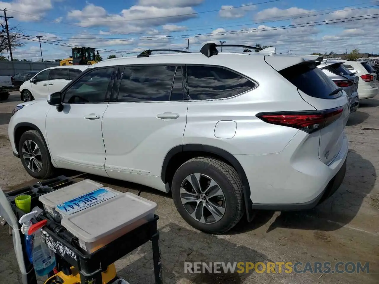 2 fotografías del automóvil dañado 5TDGZRBH8NS244219 TOYOTA HIGHLANDER 2022