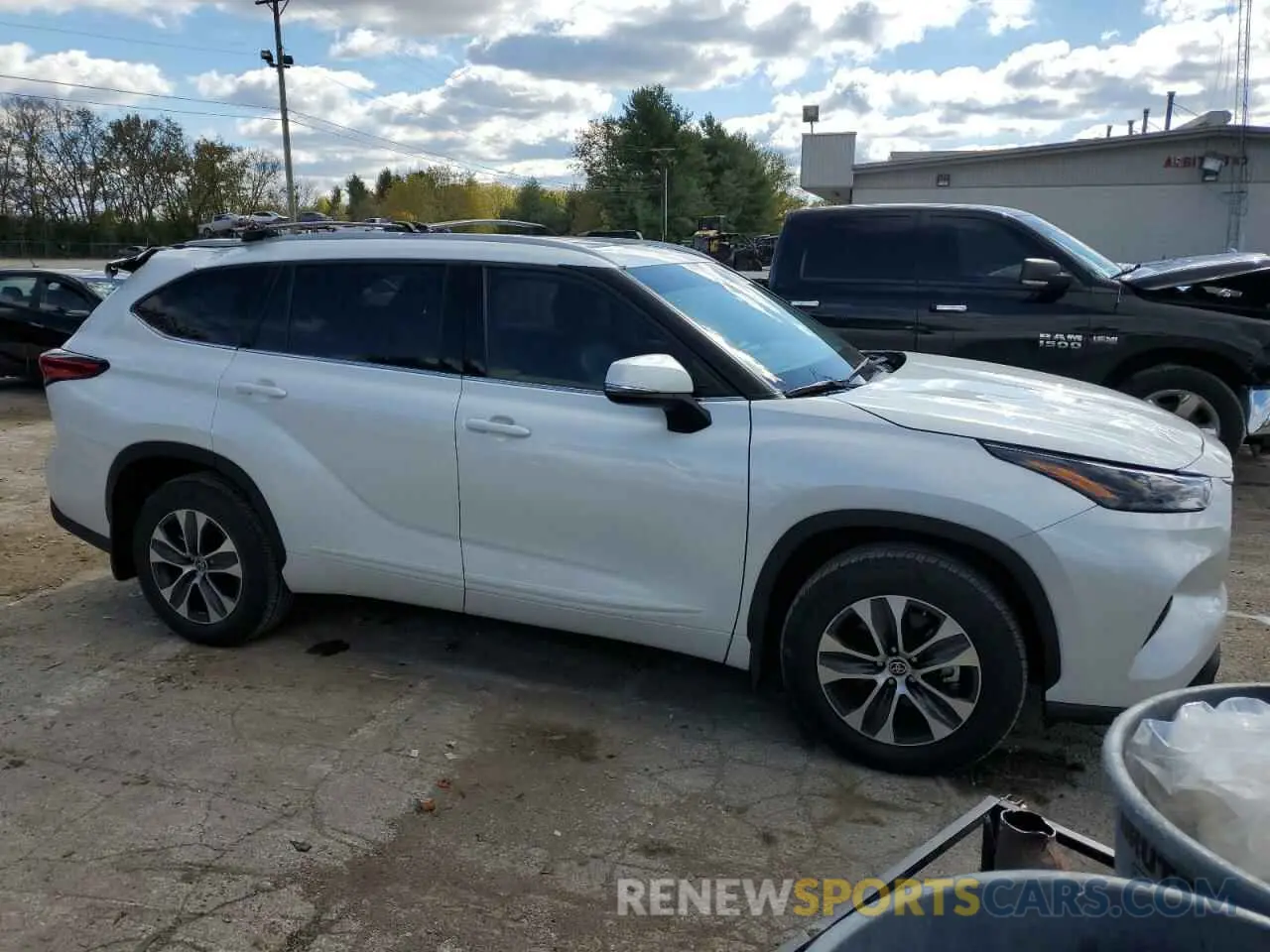 4 fotografías del automóvil dañado 5TDGZRBH8NS244219 TOYOTA HIGHLANDER 2022