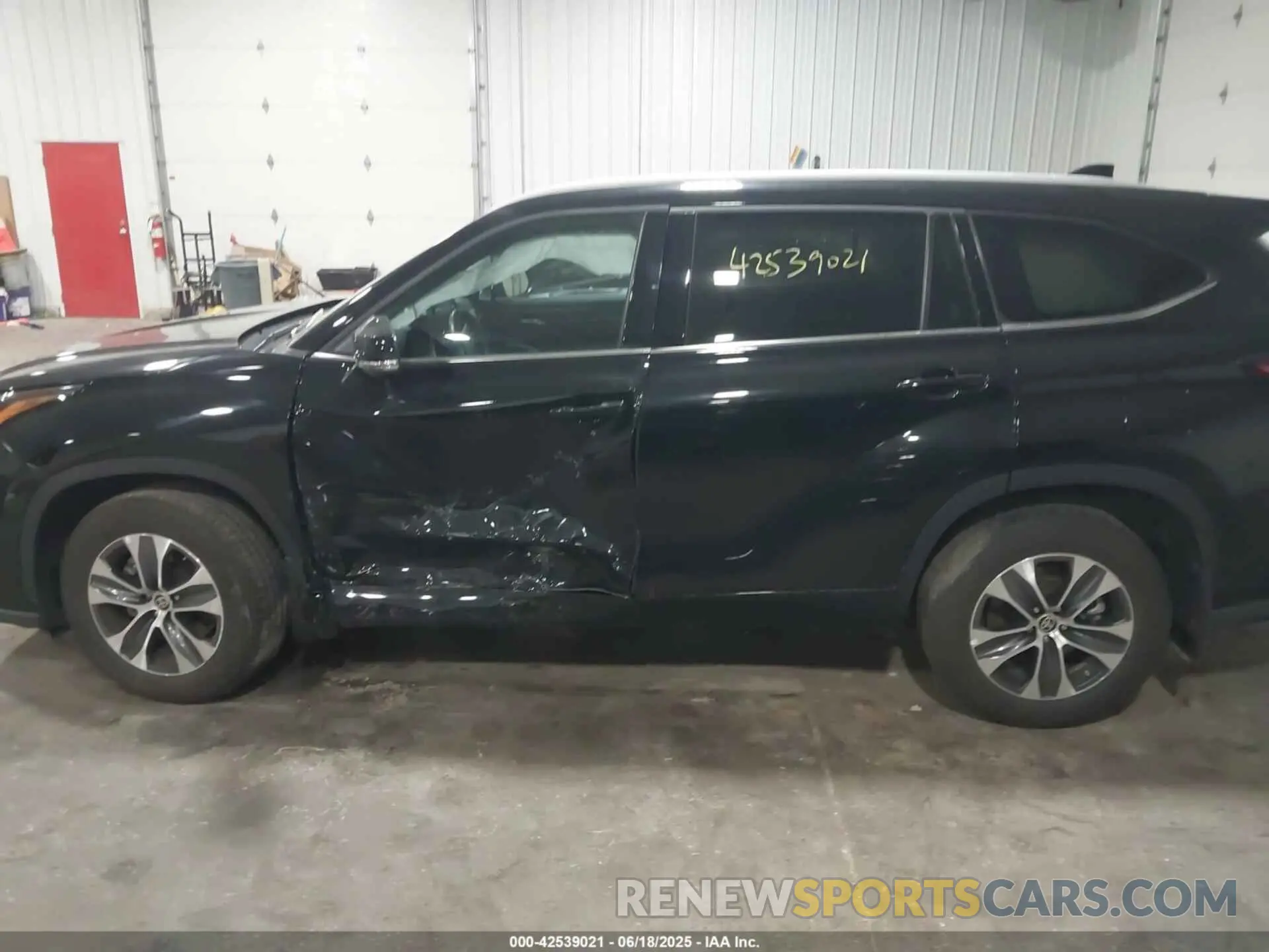 14 fotografías del automóvil dañado 5TDGZRBH8NS252644 TOYOTA HIGHLANDER 2022