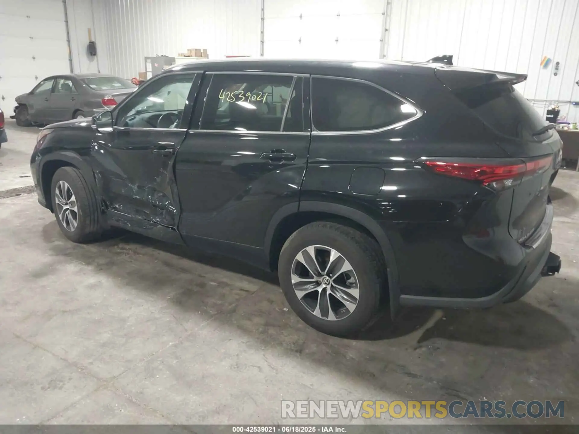 3 fotografías del automóvil dañado 5TDGZRBH8NS252644 TOYOTA HIGHLANDER 2022