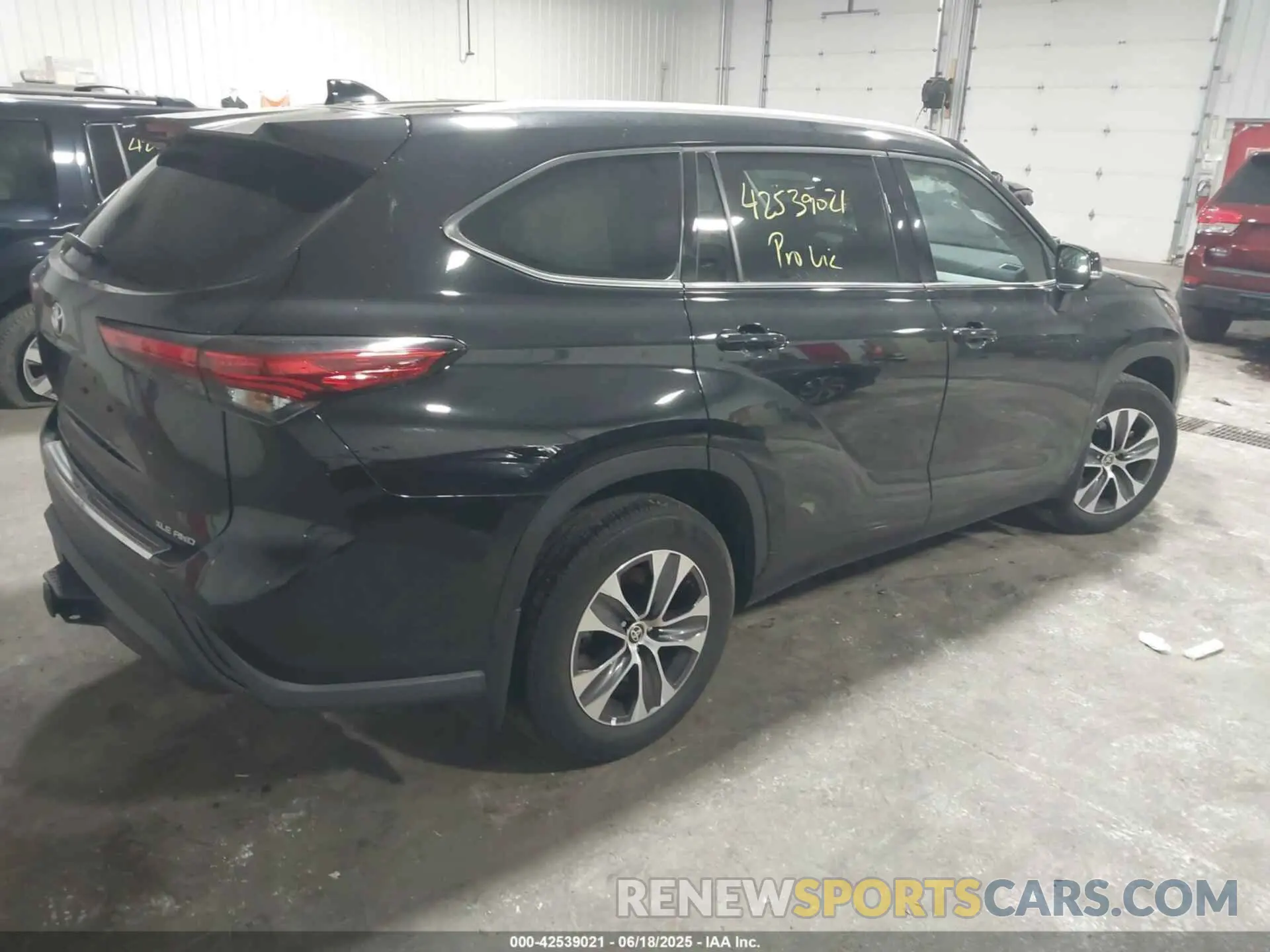 4 fotografías del automóvil dañado 5TDGZRBH8NS252644 TOYOTA HIGHLANDER 2022