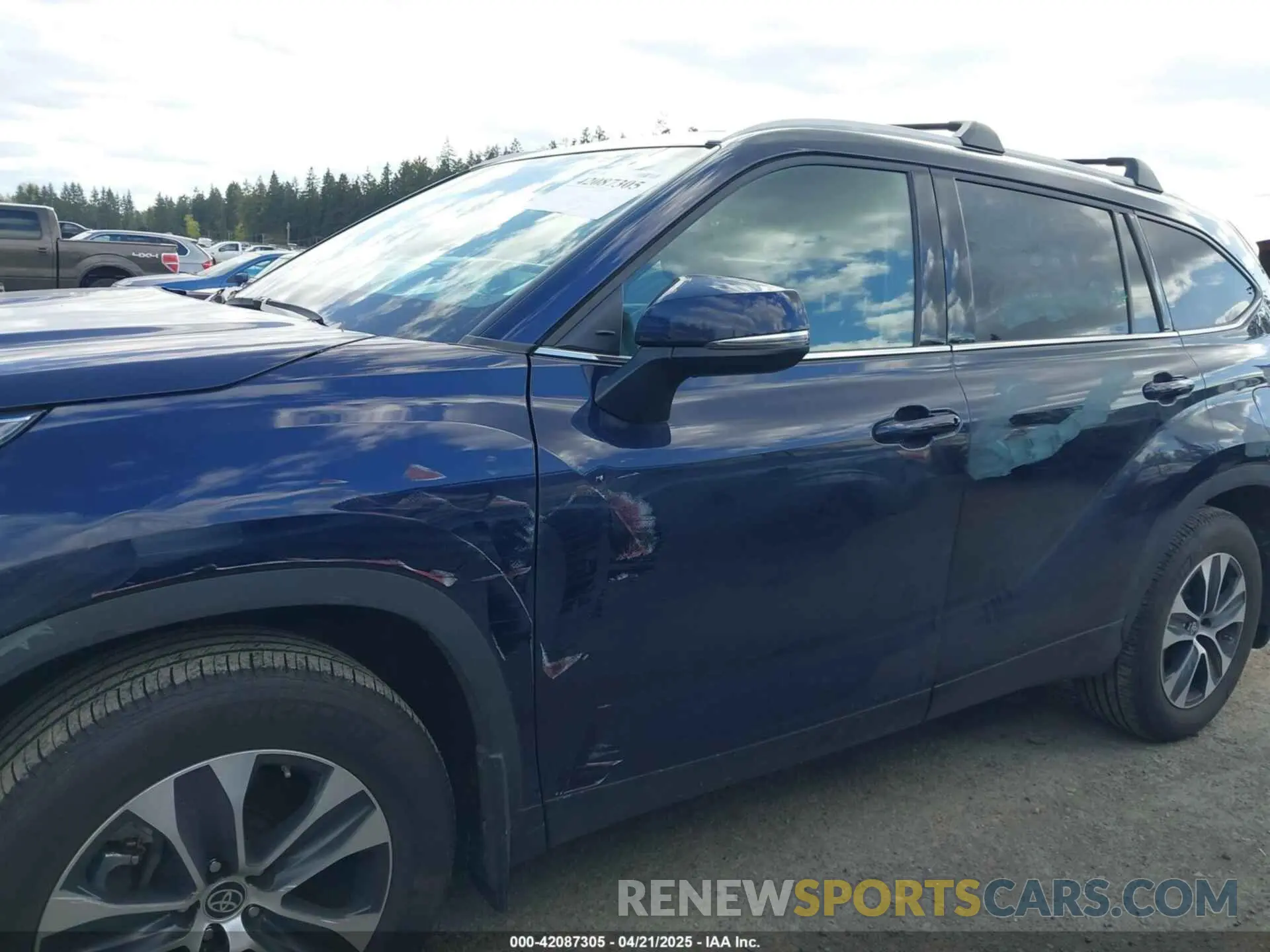 14 fotografías del automóvil dañado 5TDGZRBH8NS587449 TOYOTA HIGHLANDER 2022