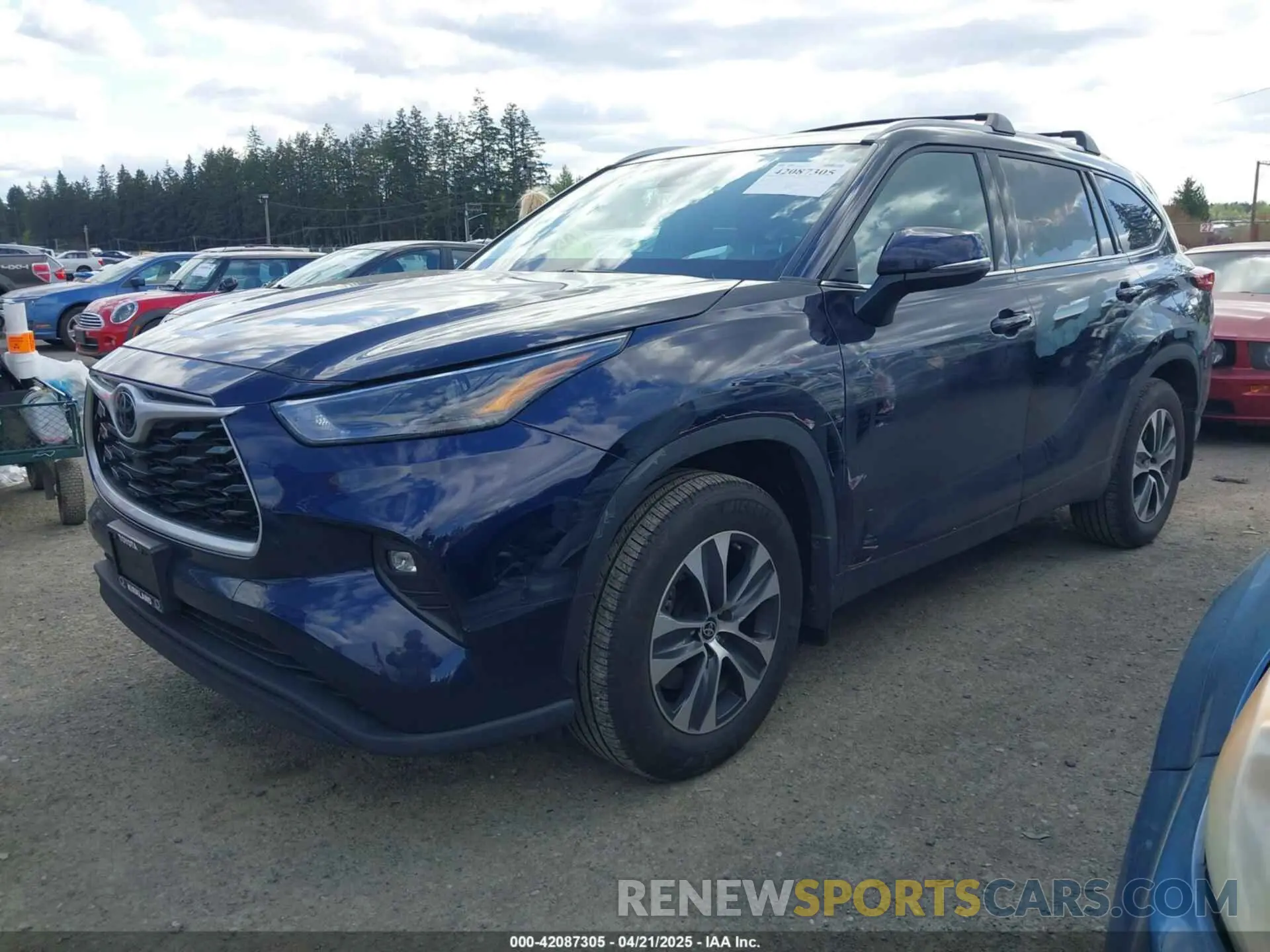 2 fotografías del automóvil dañado 5TDGZRBH8NS587449 TOYOTA HIGHLANDER 2022