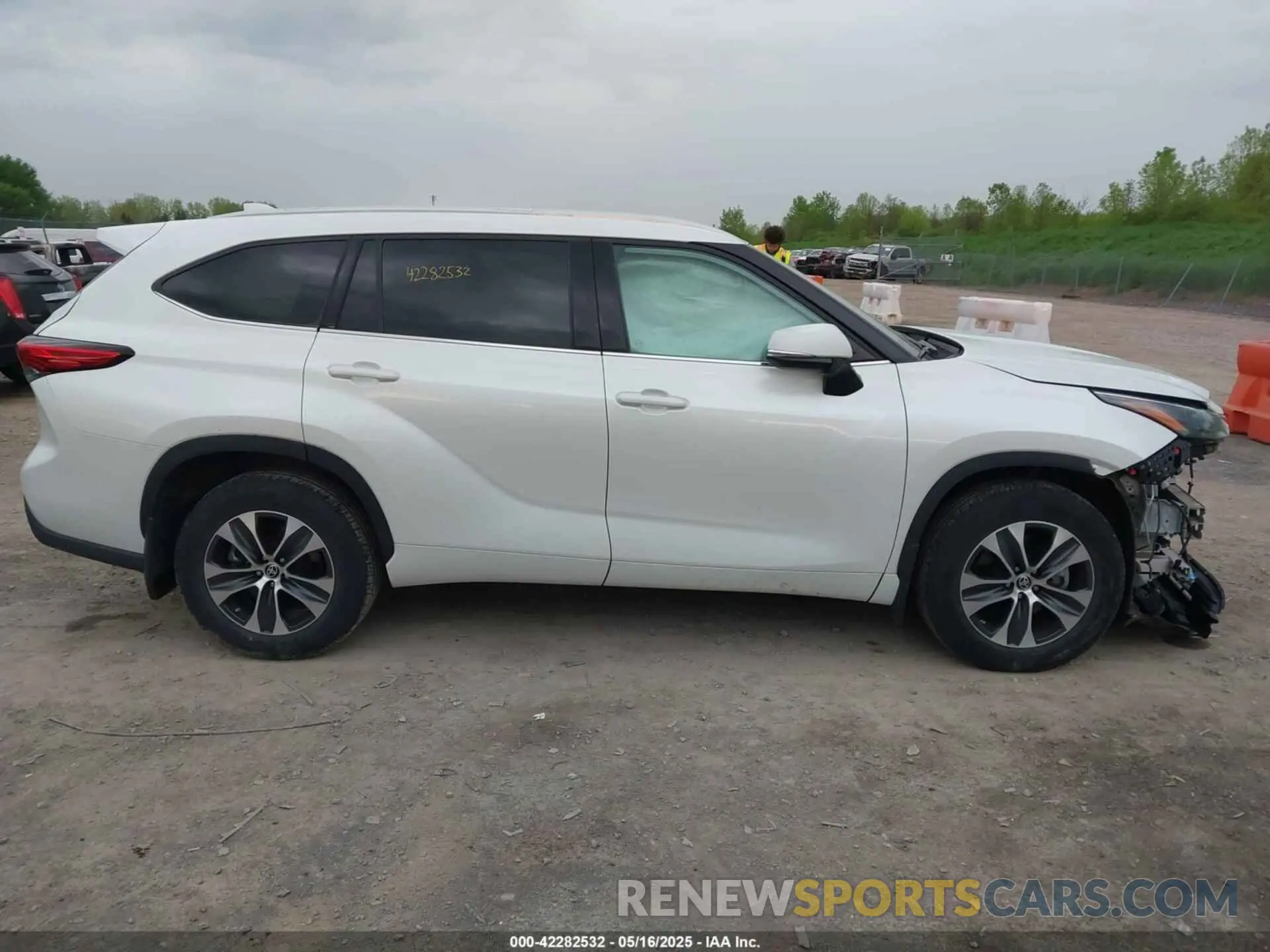 12 fotografías del automóvil dañado 5TDGZRBHXNS178532 TOYOTA HIGHLANDER 2022