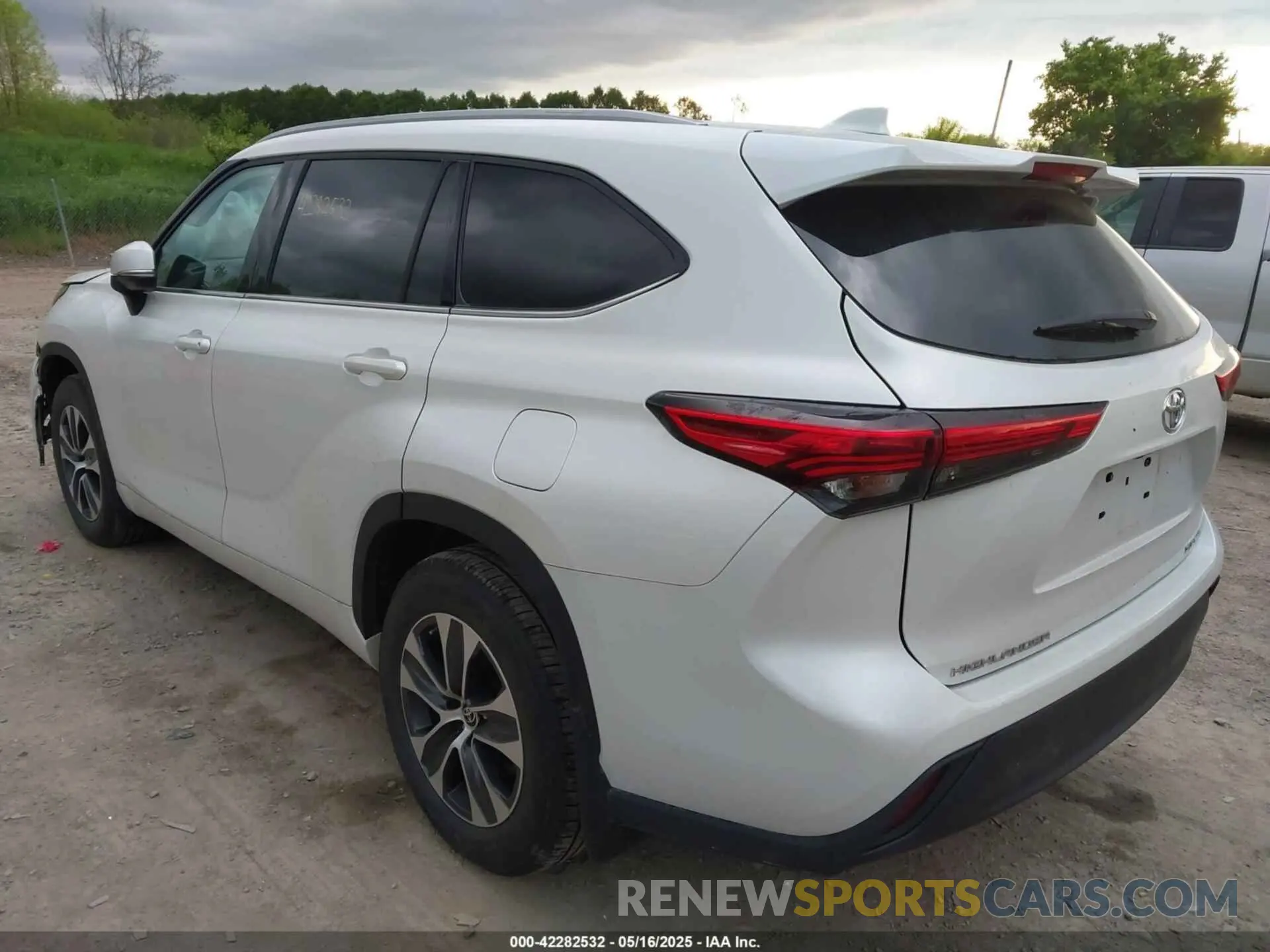 3 fotografías del automóvil dañado 5TDGZRBHXNS178532 TOYOTA HIGHLANDER 2022