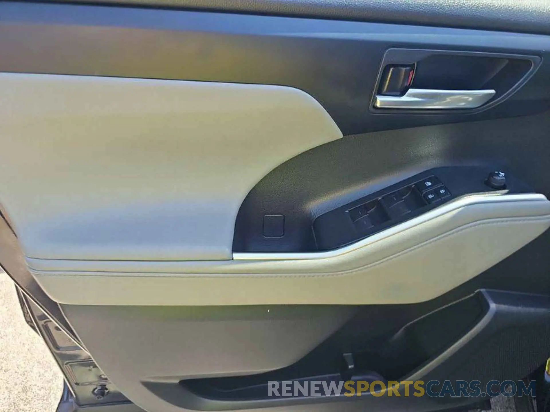 15 fotografías del automóvil dañado 5TDHBRCH3NS544497 TOYOTA HIGHLANDER 2022