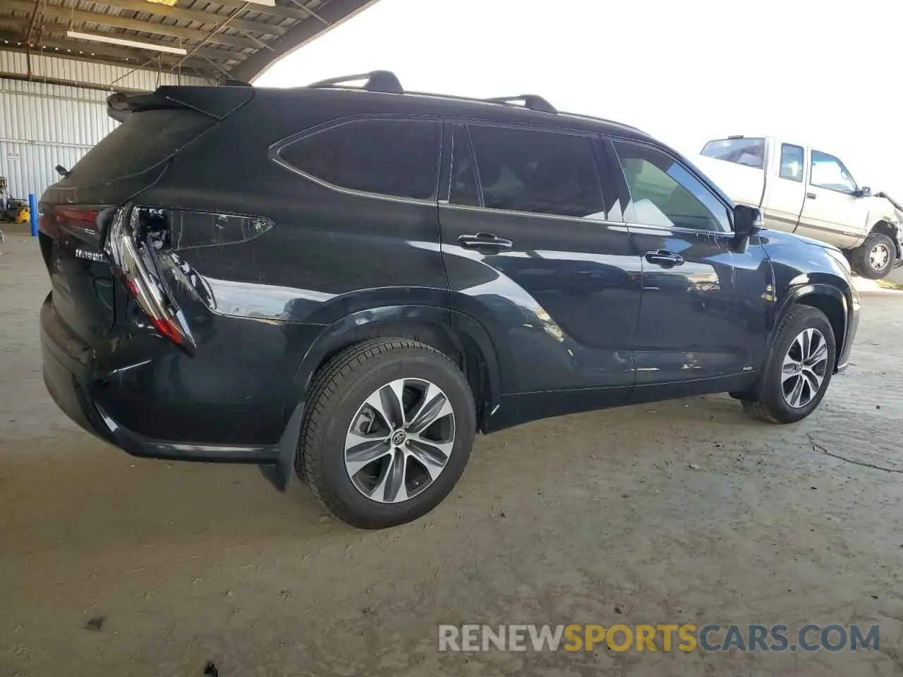 3 fotografías del automóvil dañado 5TDHBRCHXNS548059 TOYOTA HIGHLANDER 2022