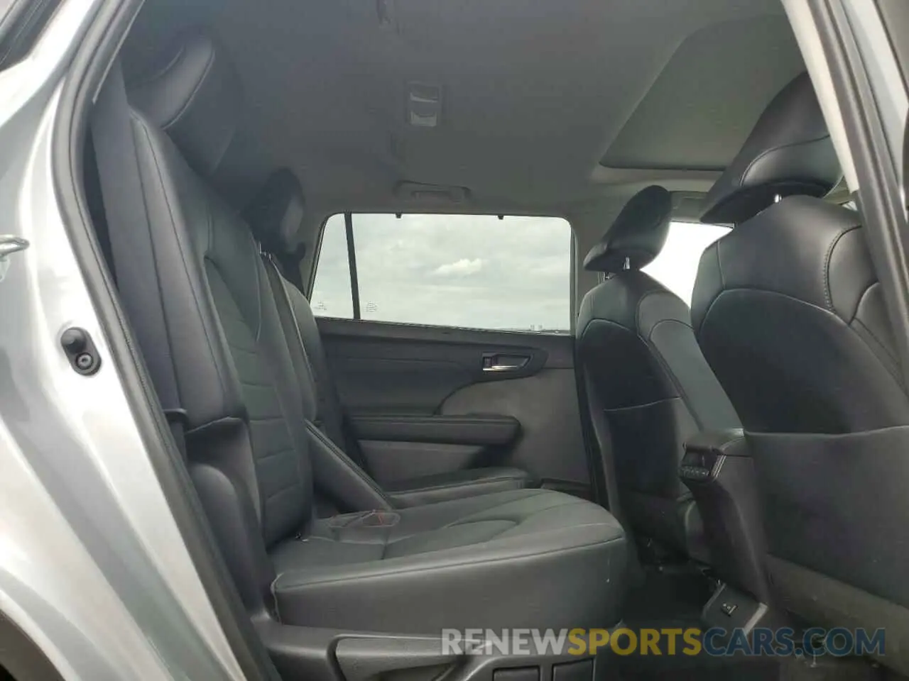 11 fotografías del automóvil dañado 5TDHZRAH2NS121814 TOYOTA HIGHLANDER 2022