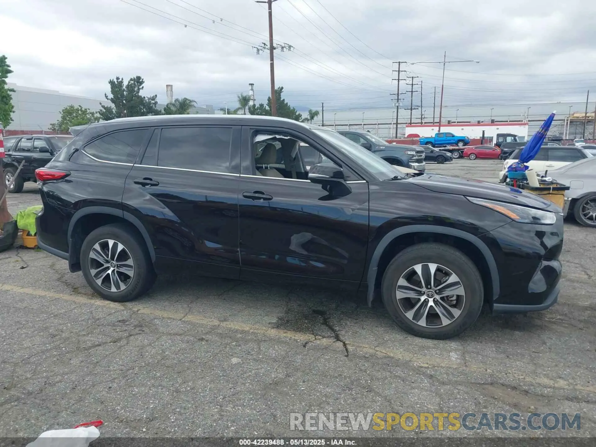13 fotografías del automóvil dañado 5TDHZRAH3NS115858 TOYOTA HIGHLANDER 2022