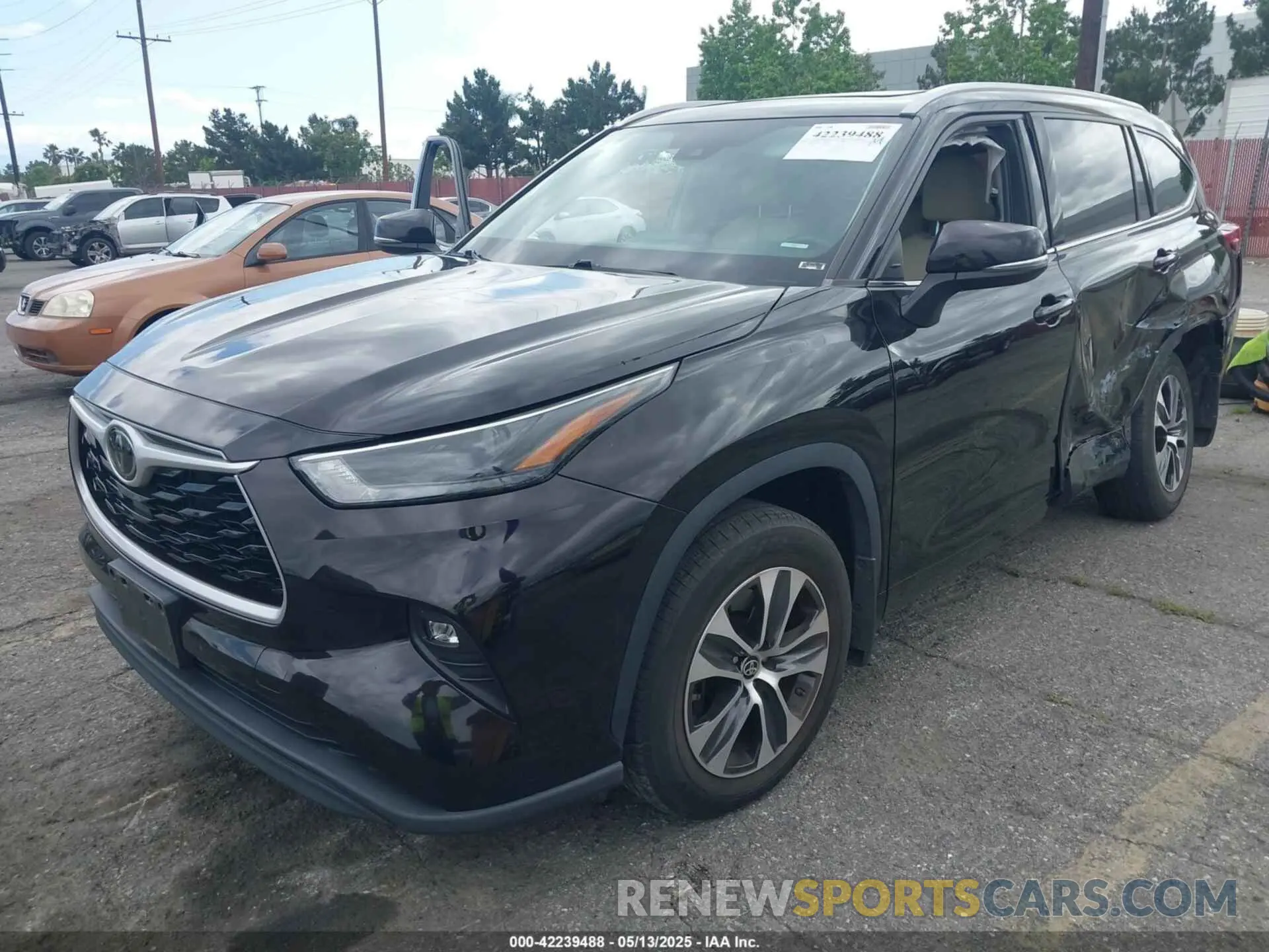 2 fotografías del automóvil dañado 5TDHZRAH3NS115858 TOYOTA HIGHLANDER 2022