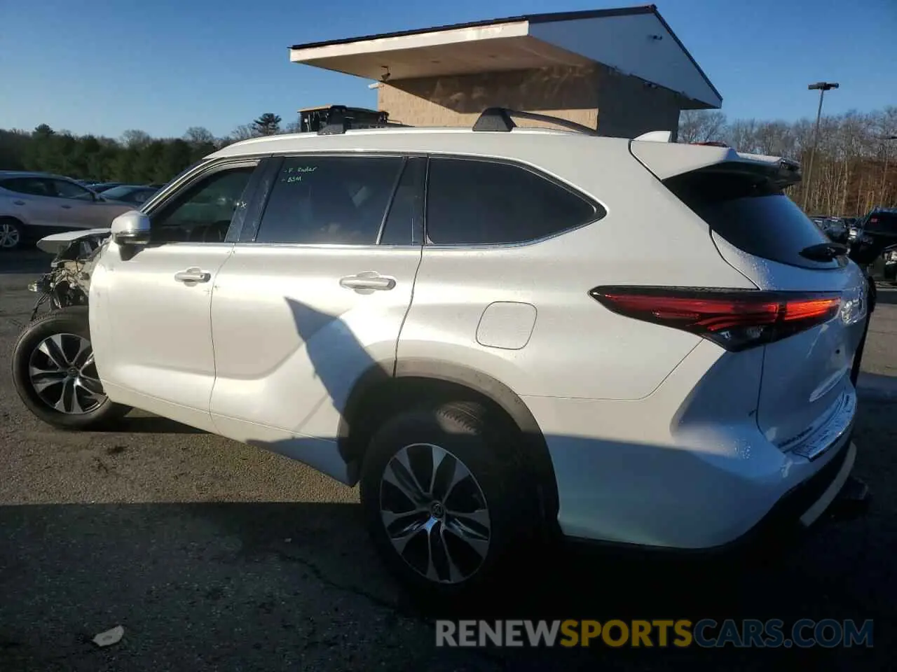 2 fotografías del automóvil dañado 5TDHZRBH0NS182819 TOYOTA HIGHLANDER 2022