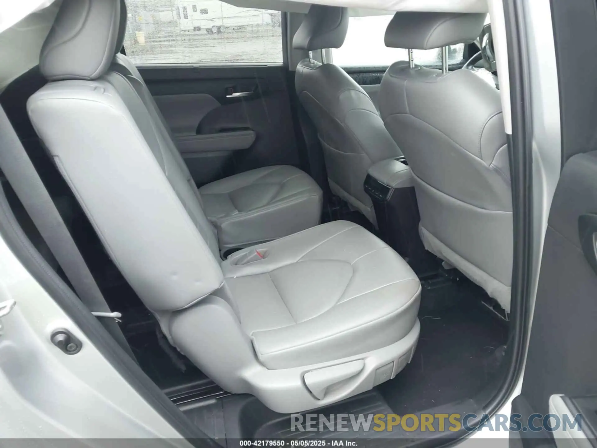 8 fotografías del automóvil dañado 5TDHZRBH4NS597187 TOYOTA HIGHLANDER 2022